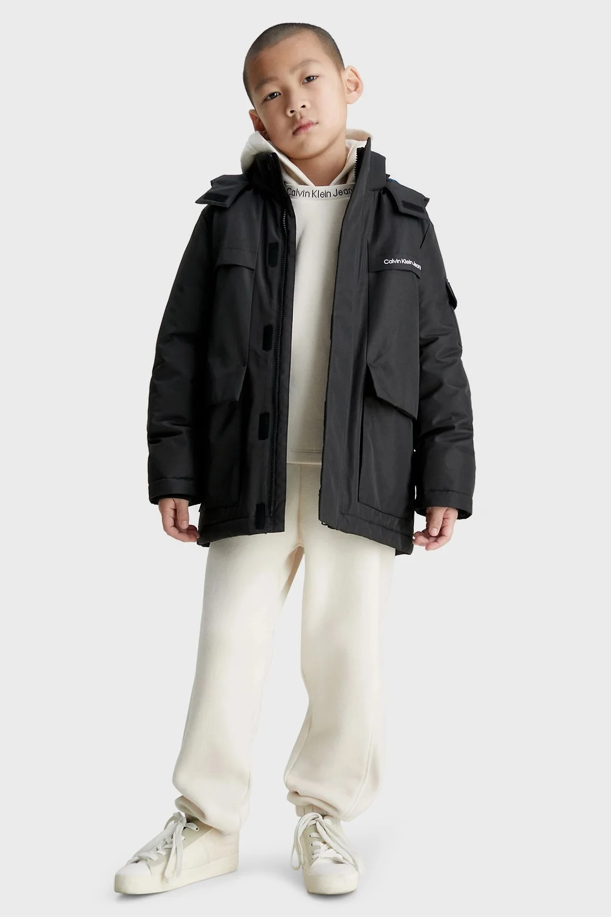 Calvin Klein Erkek Çocuk Su Geçirmez Regular Çıkarılabilir Kapüşonlu IB0IB012740GM Mont IB0IB01274 0GM SİYAH - 4