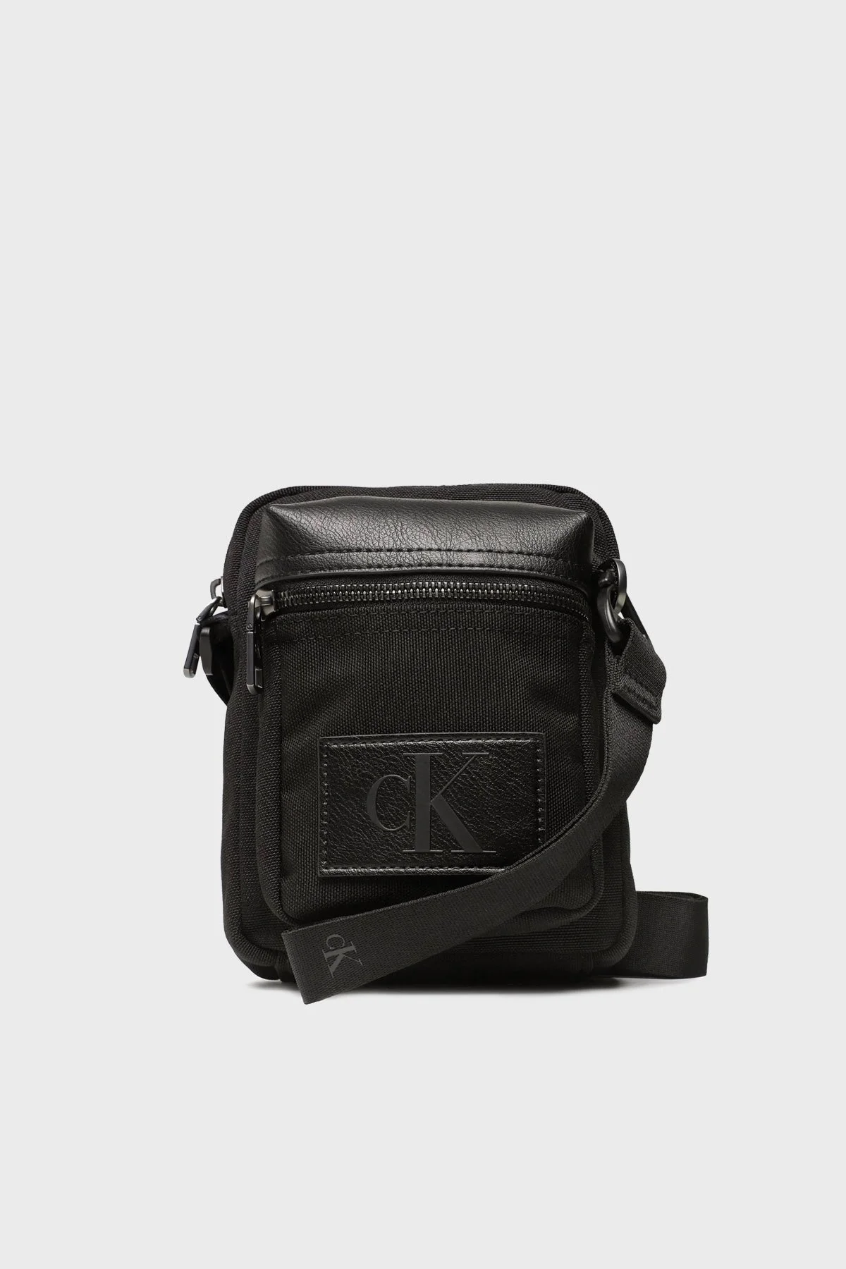 Calvin Klein Fermuarlı Ayarlanabilir Çapraz Askılı Erkek Çanta K50K510412 BDS SİYAH - 1