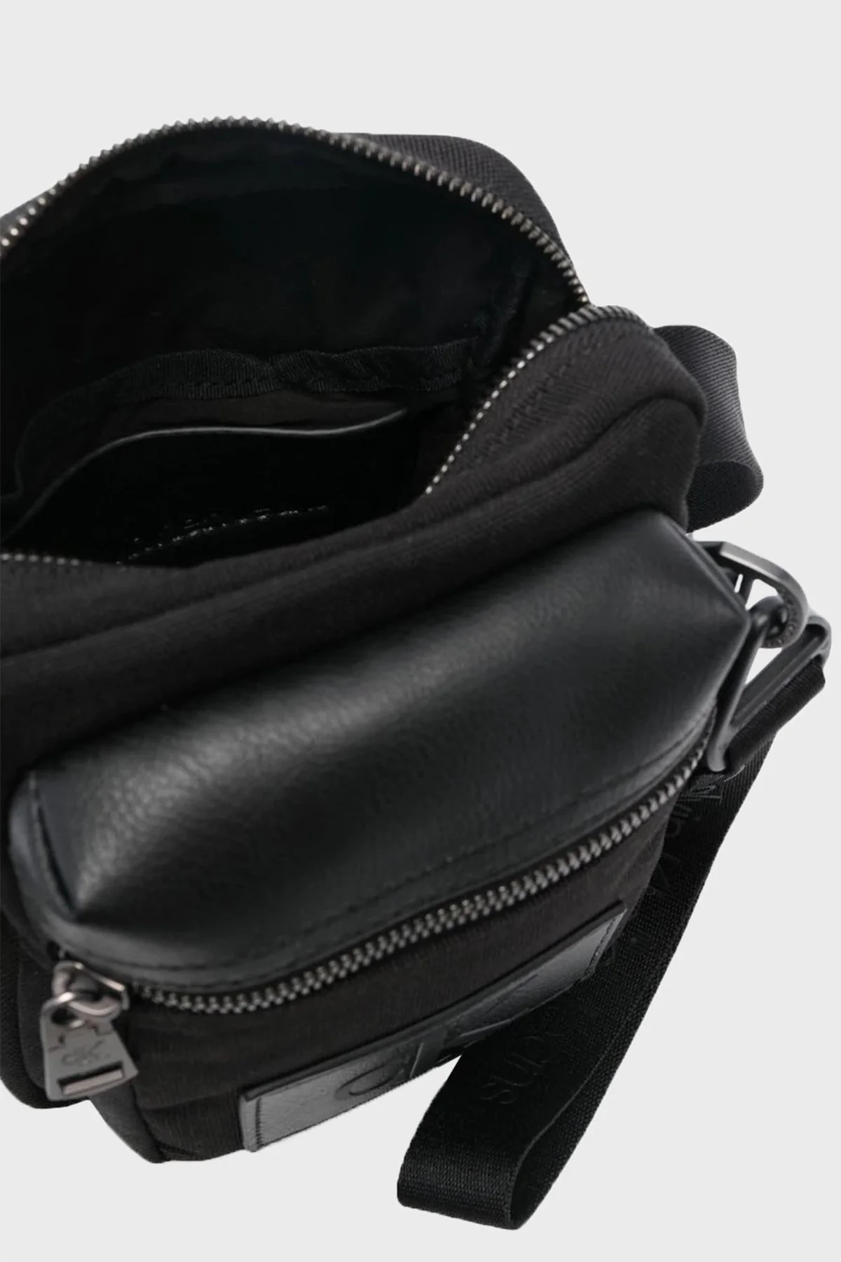 Calvin Klein Fermuarlı Ayarlanabilir Çapraz Askılı Erkek Çanta K50K510412 BDS SİYAH - 6