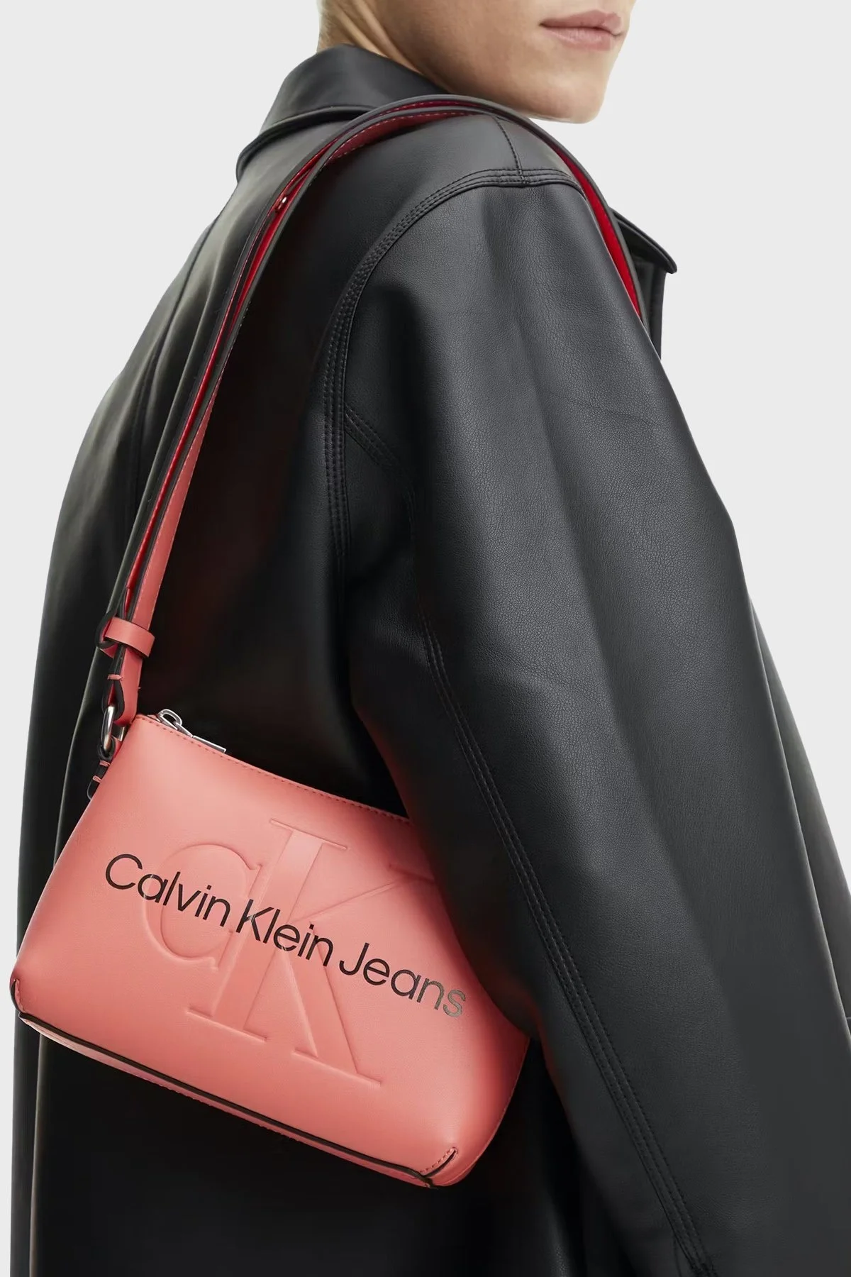 Calvin Klein Fermuarlı Ayarlanabilir Çapraz Askılı K60K610681TCO Bayan Çanta K60K610681 TCO PEMBE - 2