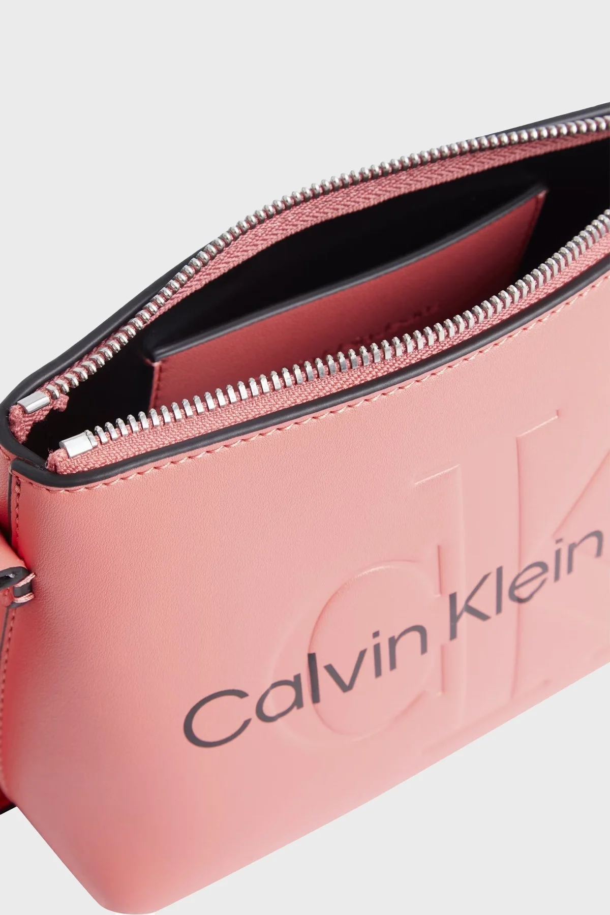 Calvin Klein Fermuarlı Ayarlanabilir Çapraz Askılı K60K610681TCO Bayan Çanta K60K610681 TCO PEMBE - 4