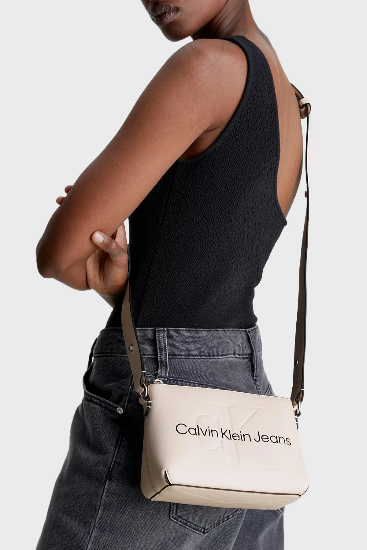 Calvin Klein Fermuarlı Ayarlanabilir Çapraz Askılı K60K610681TGE Bayan Çanta K60K610681 TGE BEJ - 2