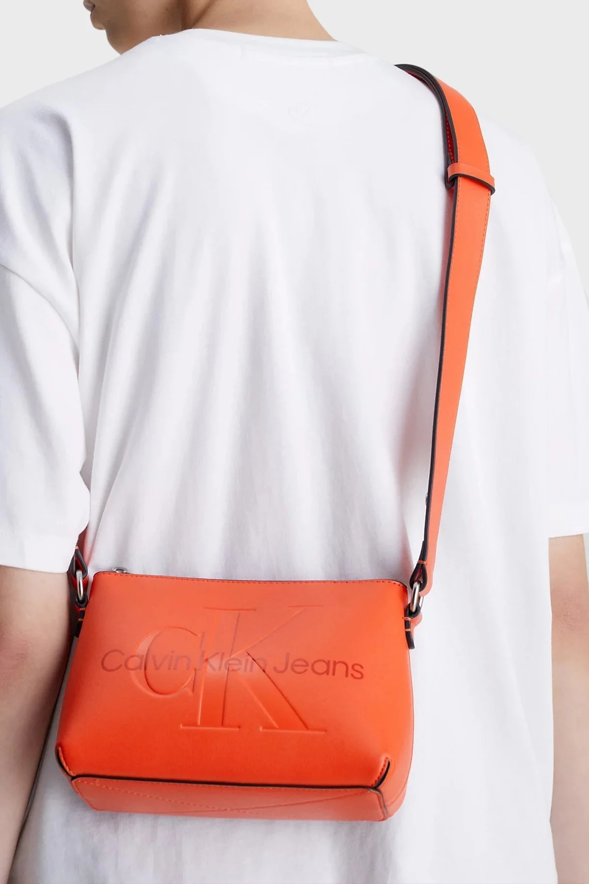 Calvin Klein Fermuarlı Ayarlanabilir Çapraz Askılı K60K610681XBS Bayan Çanta K60K610681 XBS TURUNCU - 3
