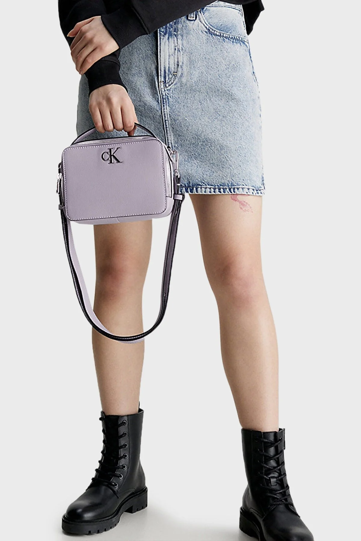 Calvin Klein Fermuarlı Ayarlanabilir Çapraz Askılı K60K610683PC1 Bayan Çanta K60K610683 PC1 GRİ - 4