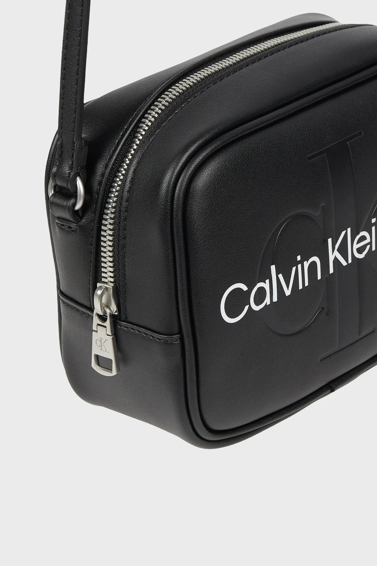 Calvin Klein Fermuarlı Ayarlanabilir Omuz Askılı Camera K60K610275BDS Bayan Çanta K60K610275 BDS SİYAH - 12