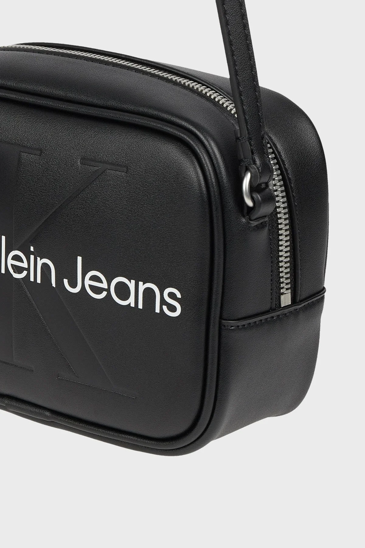 Calvin Klein Fermuarlı Ayarlanabilir Omuz Askılı Camera K60K610275BDS Kadın Çanta K60K610275 BDS SİYAH - 5