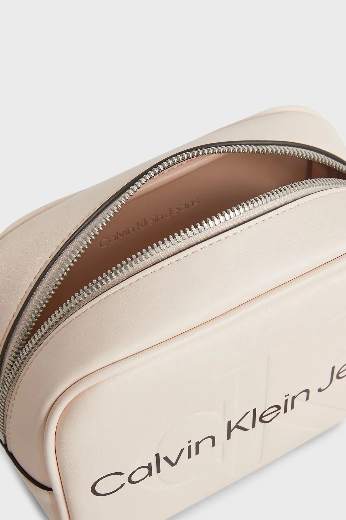 Calvin Klein Fermuarlı Ayarlanabilir Omuz Askılı Bayan Çanta K60K610275 TGE PUDRA - 5