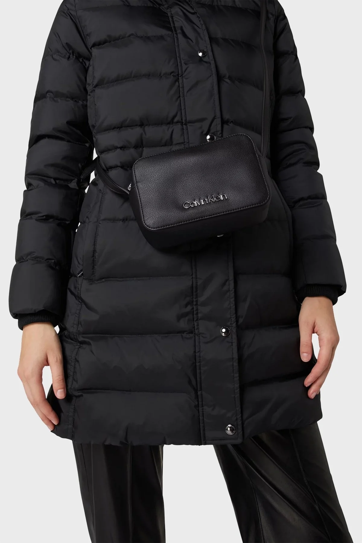 Calvin Klein Fermuarlı Ayarlanabilir Omuz Askılı Bayan Çanta K60K610293 BAX SİYAH - 2