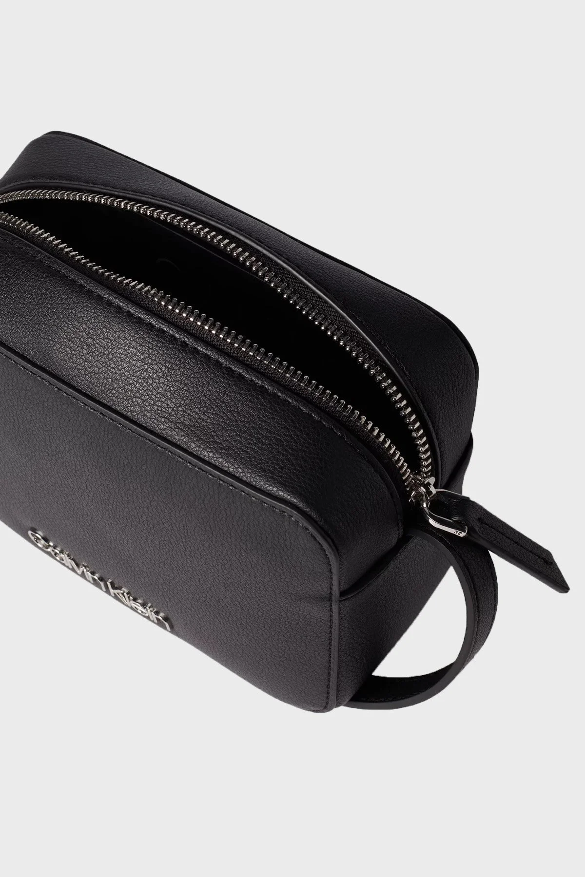 Calvin Klein Fermuarlı Ayarlanabilir Omuz Askılı Bayan Çanta K60K610293 BAX SİYAH - 5