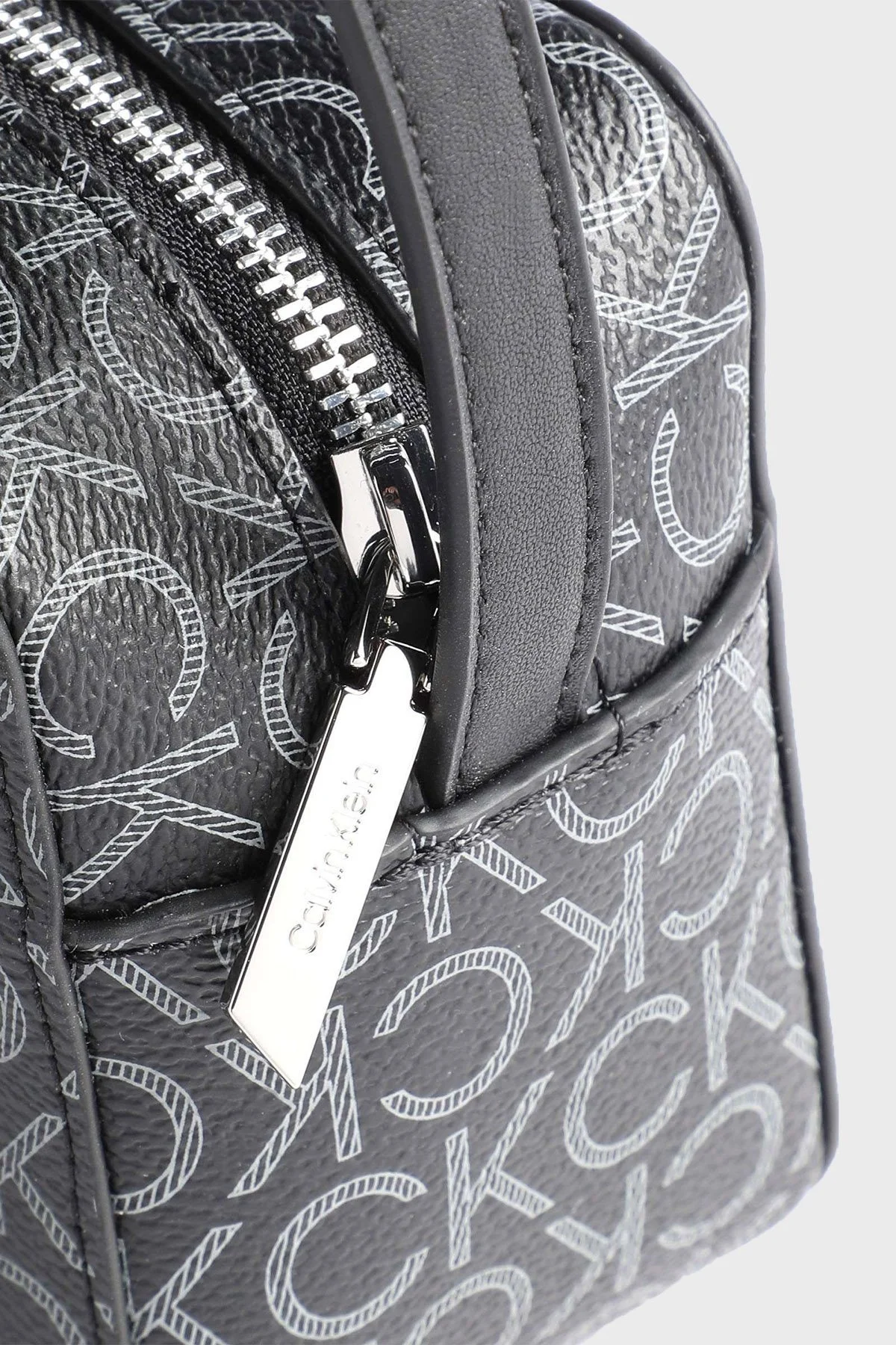 Calvin Klein Fermuarlı Ayarlanabilir Omuz Askılı Bayan Çanta K60K610294 0GJ SİYAH - 3