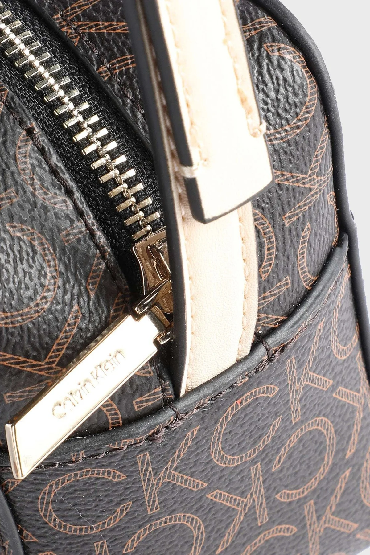 Calvin Klein Fermuarlı Ayarlanabilir Omuz Askılı Bayan Çanta K60K610294 0HD KAHVE - 3