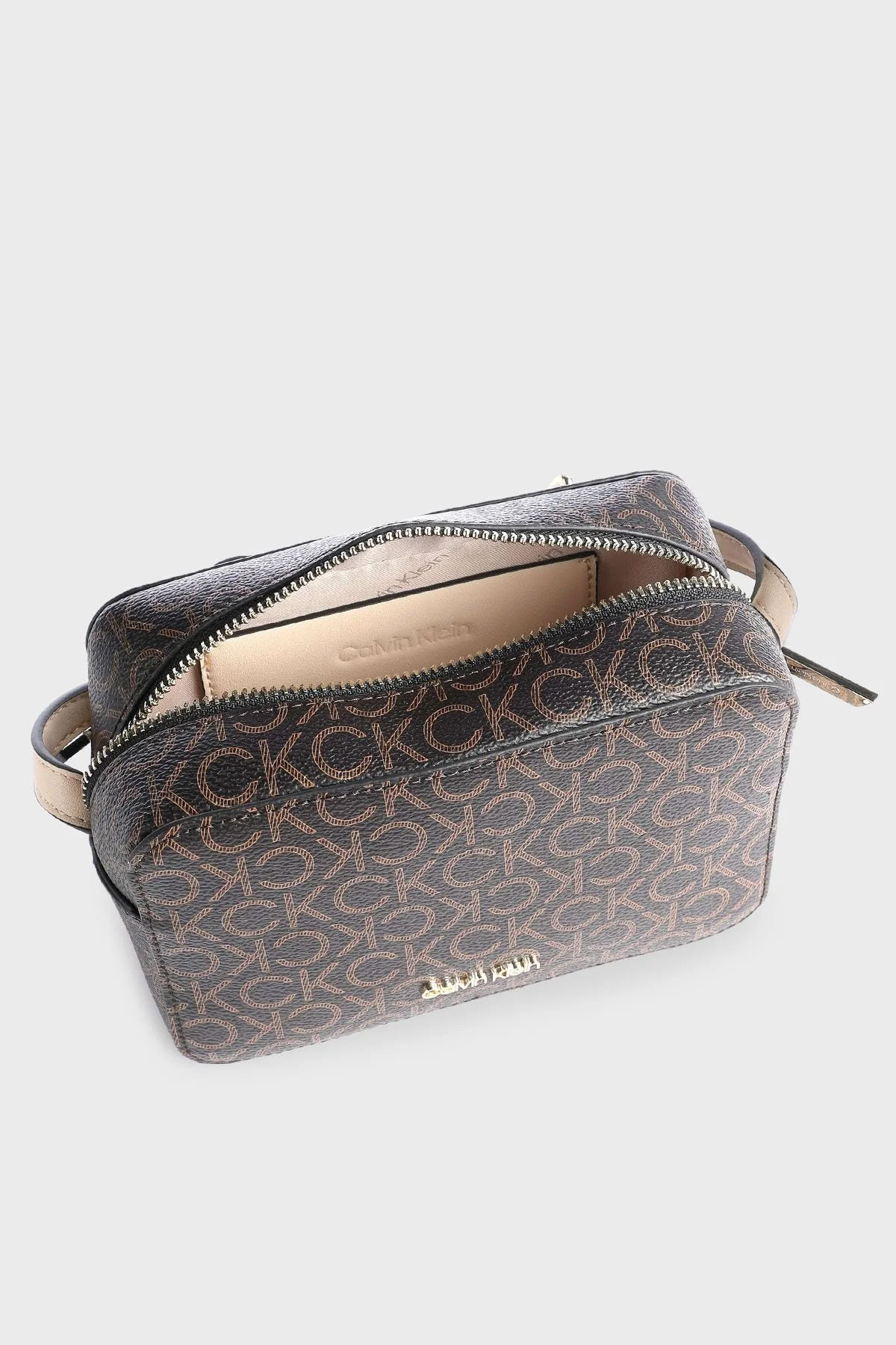 Calvin Klein Fermuarlı Ayarlanabilir Omuz Askılı Bayan Çanta K60K610294 0HD KAHVE - 4
