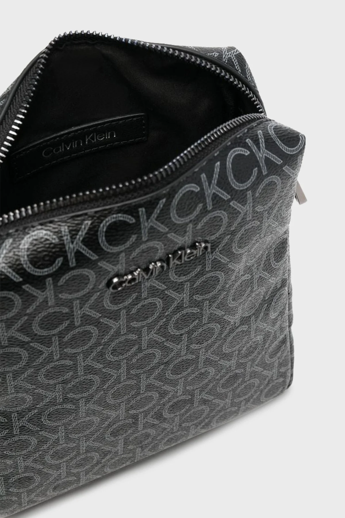 Calvin Klein Fermuarlı Ayarlanabilir Omuz Askılı Erkek Çanta K50K509231 01H SİYAH - 4