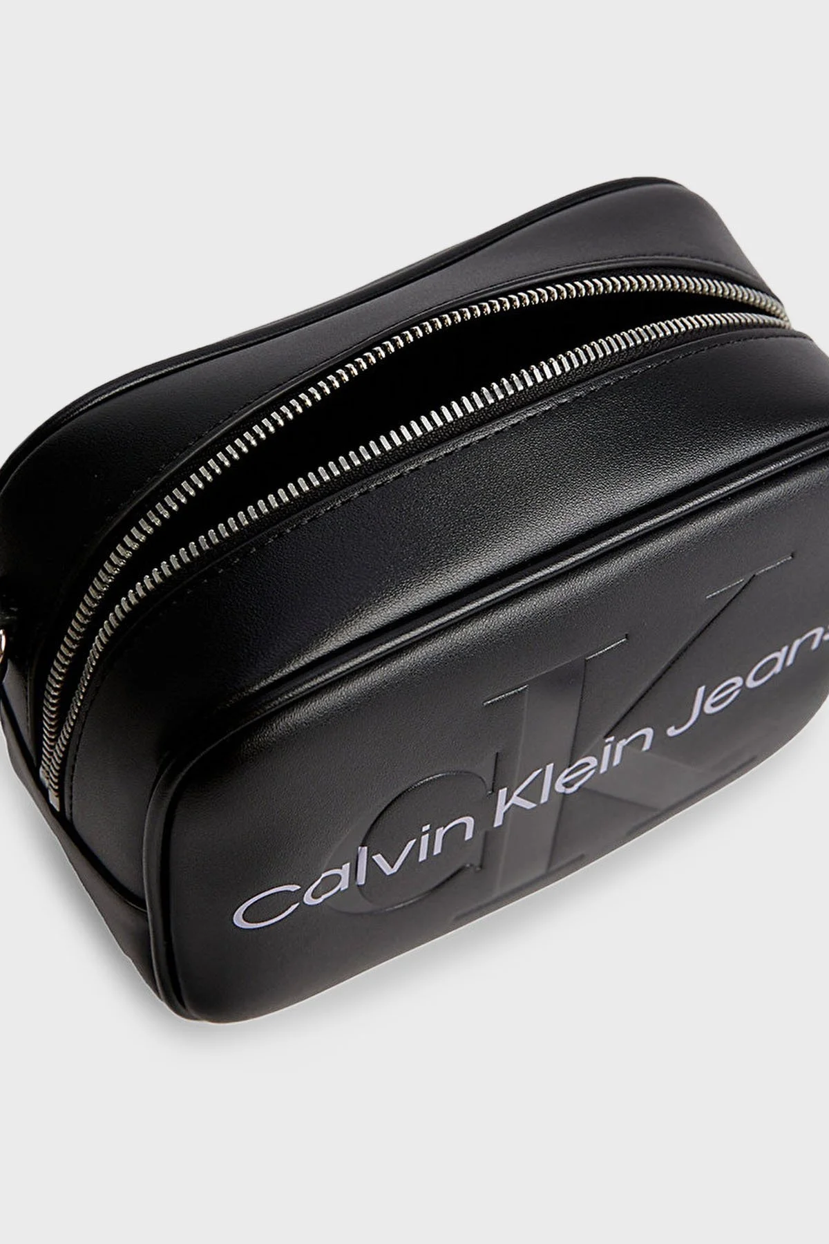 Calvin Klein Fermuarlı Ayarlanabilir Omuz Askılı K60K6102750GJ Bayan Çanta K60K610275 0GJ SİYAH - 5