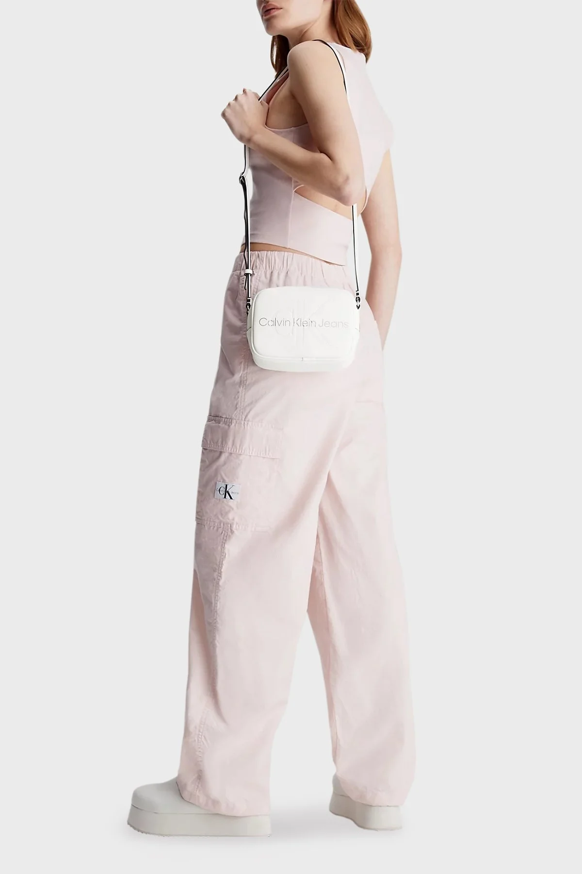 Calvin Klein Fermuarlı Ayarlanabilir Omuz Askılı K60K6102750LI Bayan Çanta K60K610275 0LI BEYAZ-GÜMÜŞ - 2