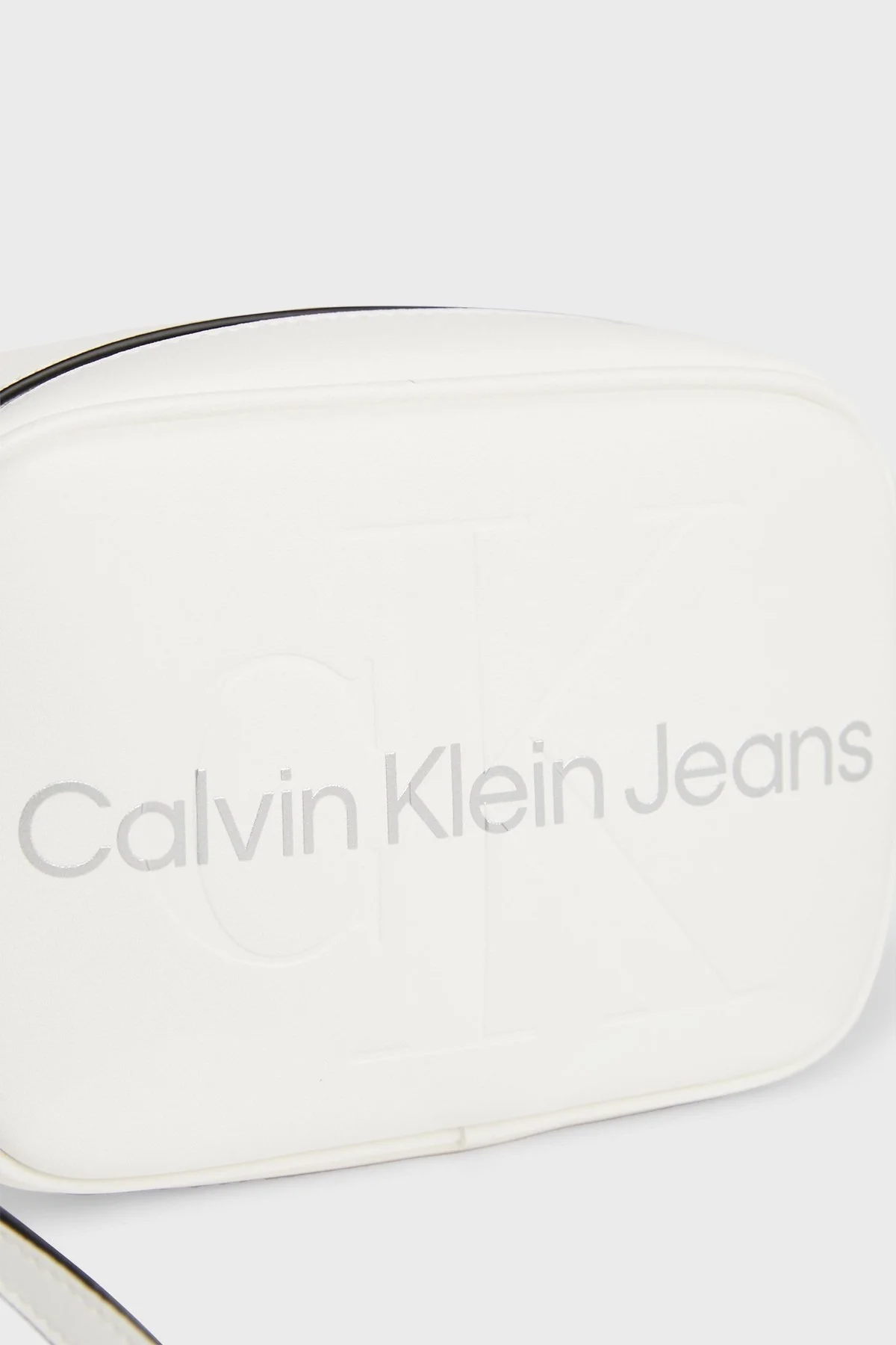 Calvin Klein Fermuarlı Ayarlanabilir Omuz Askılı K60K6102750LI Bayan Çanta K60K610275 0LI BEYAZ-GÜMÜŞ - 6