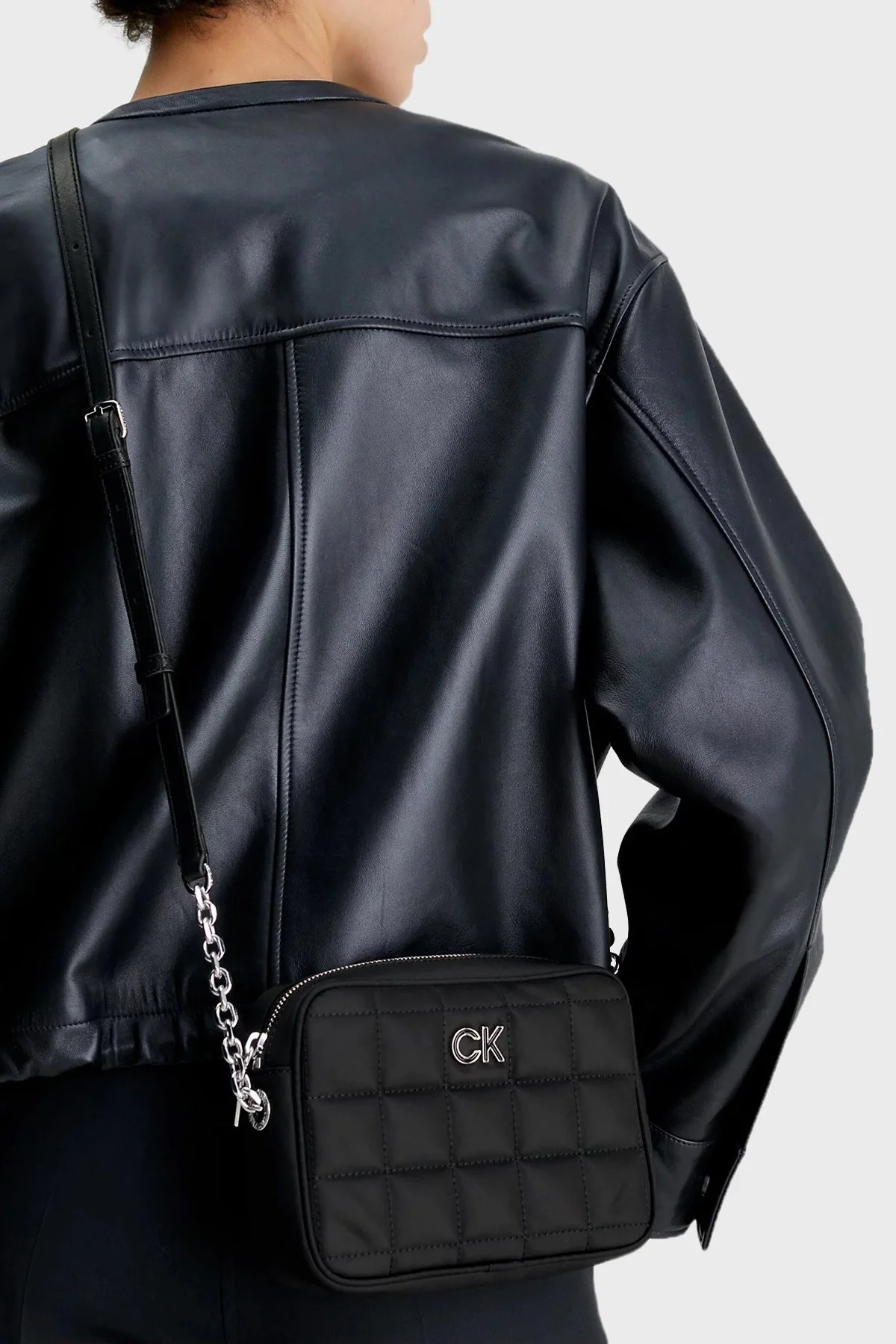 Calvin Klein Fermuarlı Ayarlanabilir Omuz Askılı K60K610640BAX Bayan Çanta K60K610640 BAX SİYAH - 3