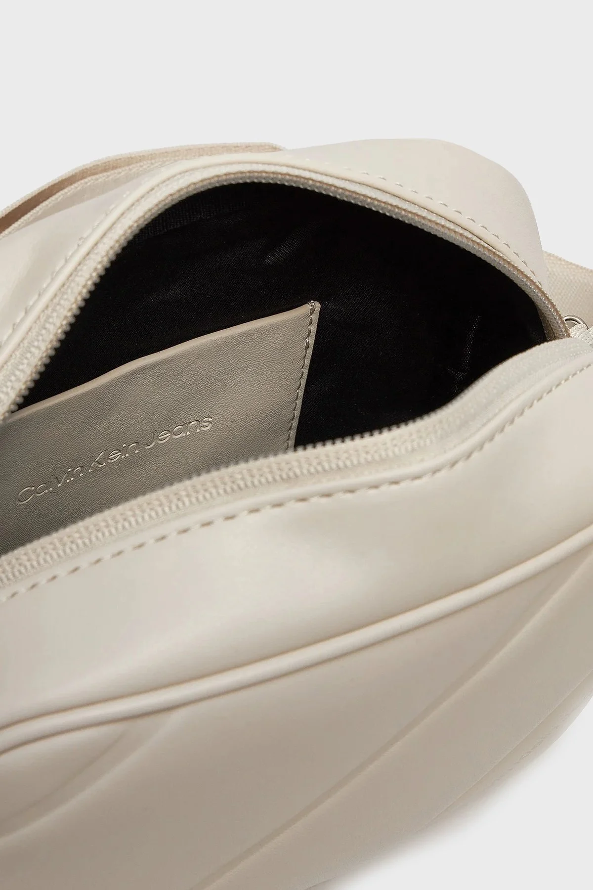 Calvin Klein Fermuarlı Çapraz Askılı K60K611821ACF Bayan Çanta K60K611821 ACF BEJ - 4