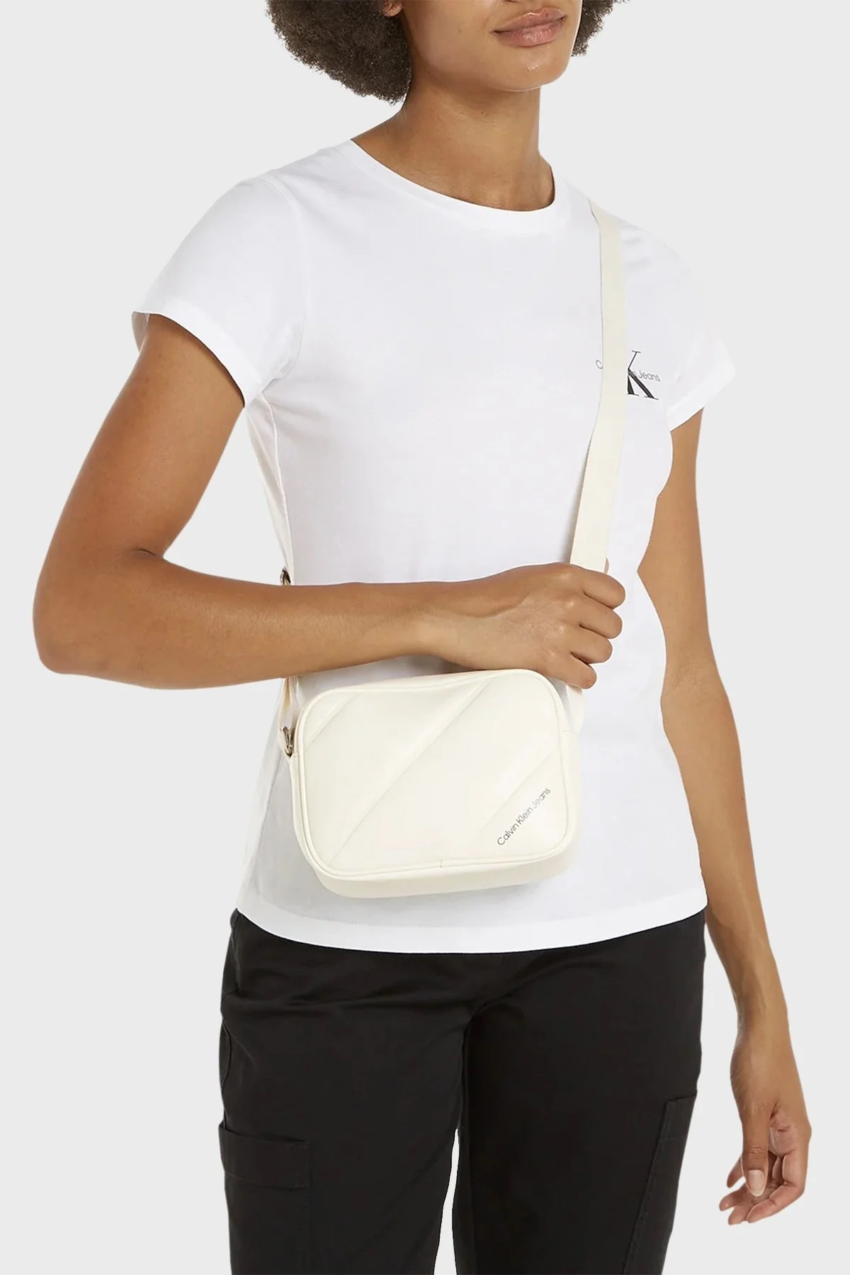 Calvin Klein Fermuarlı Çapraz Askılı K60K611821YAN Bayan Çanta K60K611821 YAN BEYAZ - 2