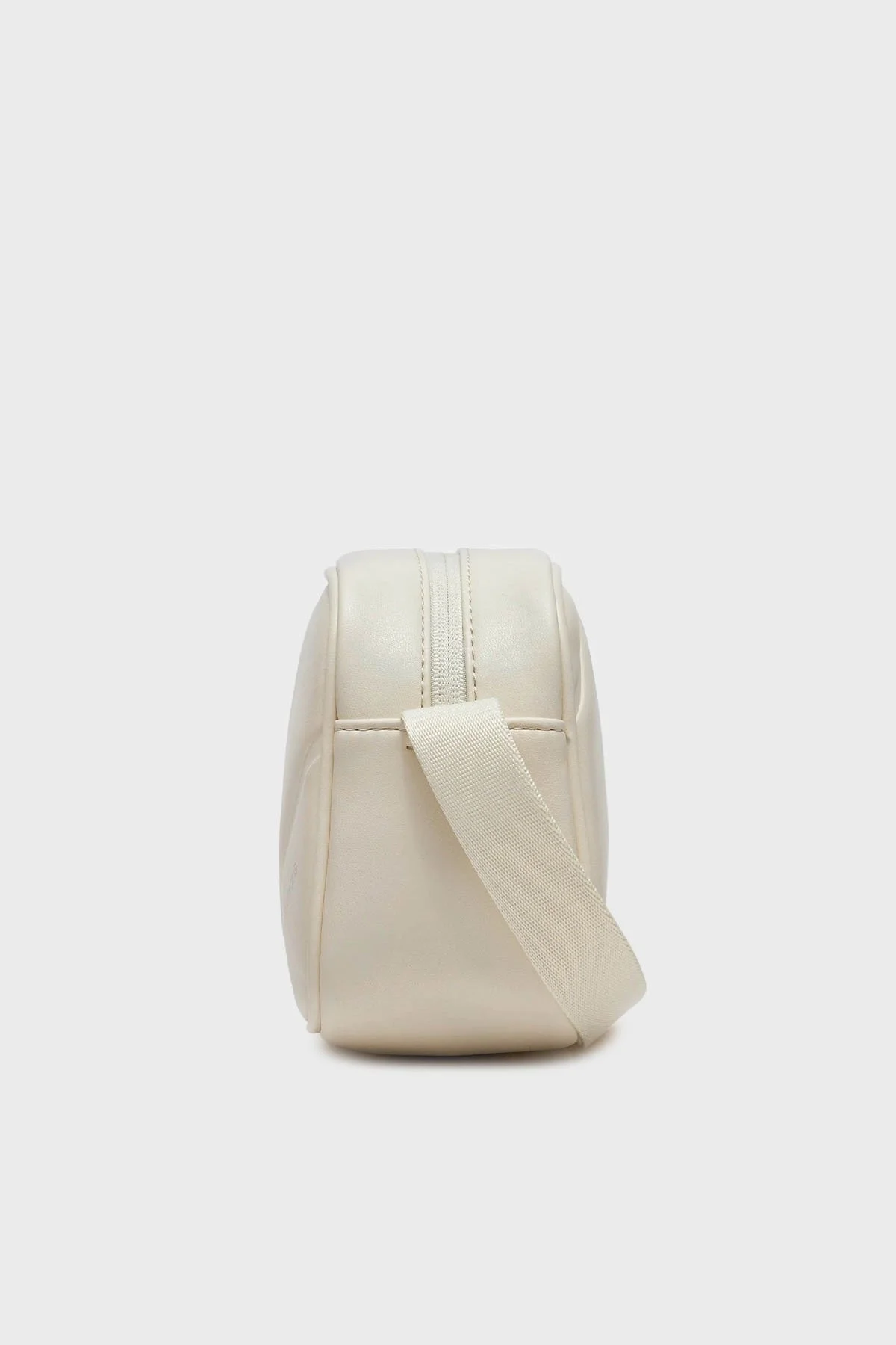 Calvin Klein Fermuarlı Çapraz Askılı K60K611821YAN Bayan Çanta K60K611821 YAN BEYAZ - 3