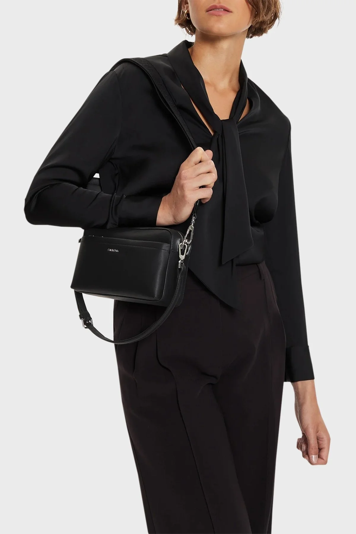 Calvin Klein Fermuarlı Çıkarılabilir Çift Askılı K60K612901BEH Bayan Çanta K60K612901 BEH SİYAH - 2