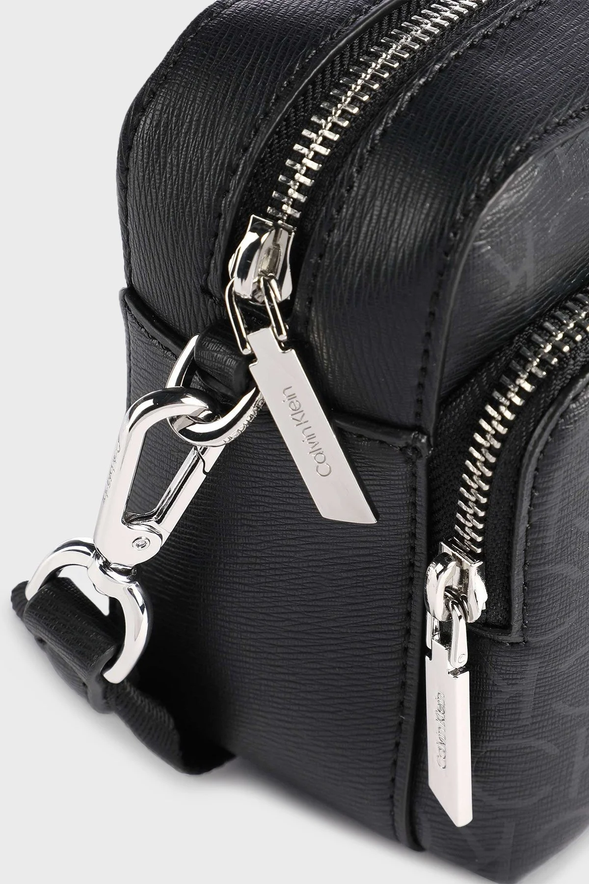 Calvin Klein Fermuarlı Çıkarılabilir Omuz Askılı Bayan Çanta K60K609895 0GJ SİYAH - 3