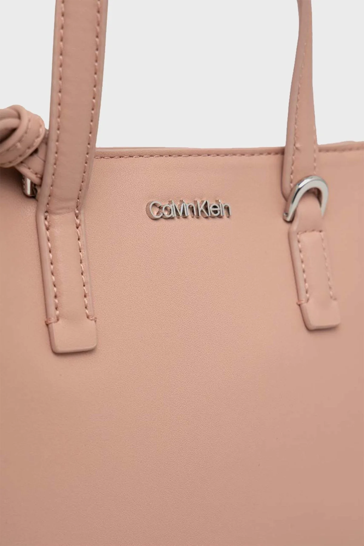 Calvin Klein Fermuarlı Çıkarılabilir Omuz Askılı Bayan Çanta K60K610207 GBI PUDRA - 4