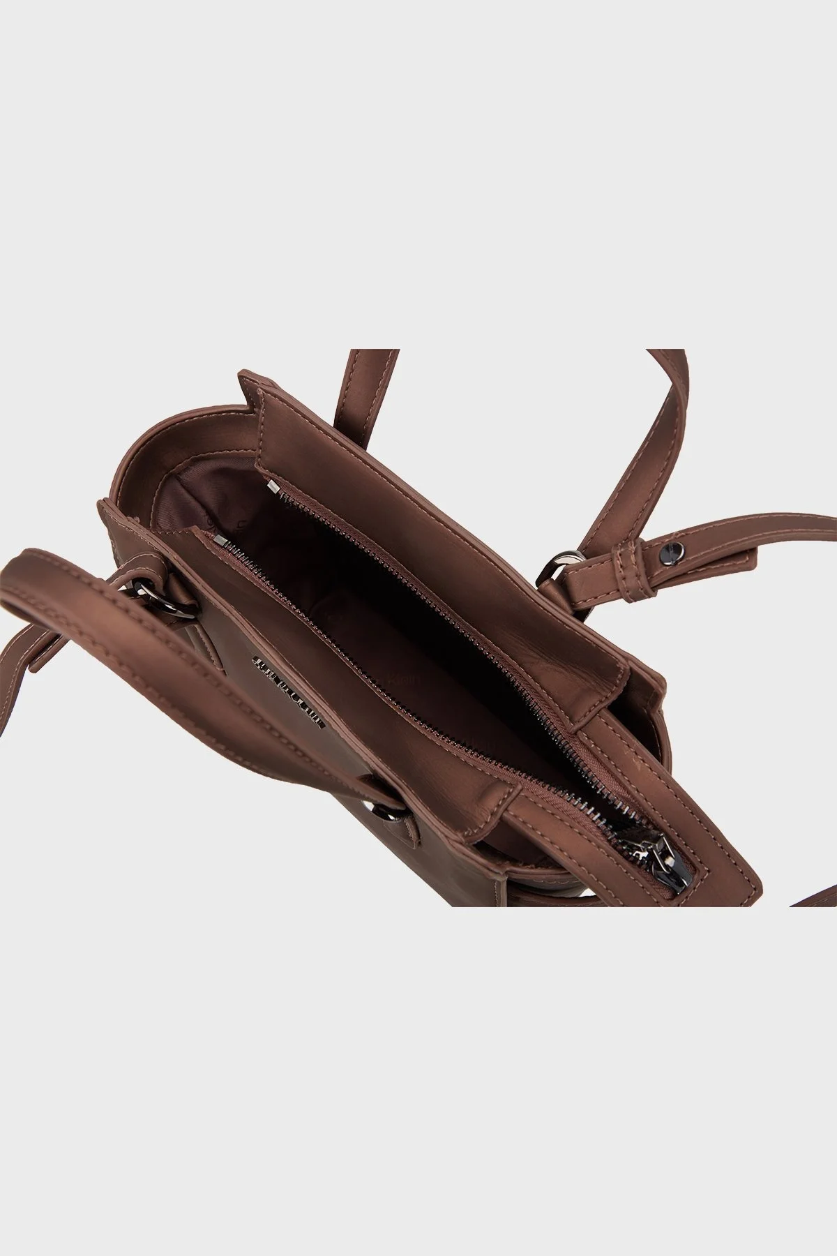 Calvin Klein Fermuarlı Çıkarılabilir Uzatma Askılı Bayan Çanta K60K610192 PBN KAHVE - 4