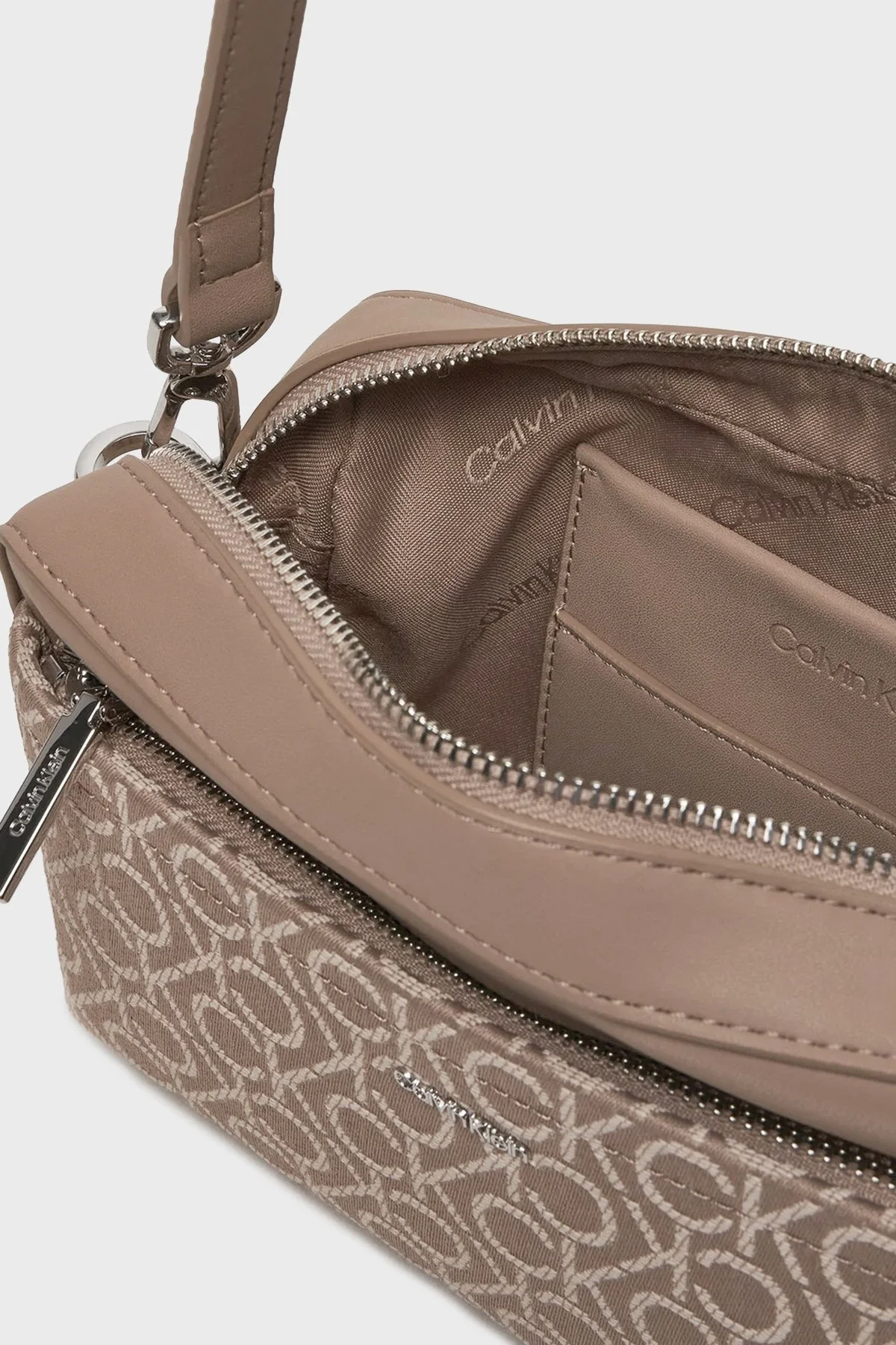 Calvin Klein Fermuarlı Omuz Askılı K60K6121670HE Bayan Çanta K60K612167 0HE KAHVE - 4