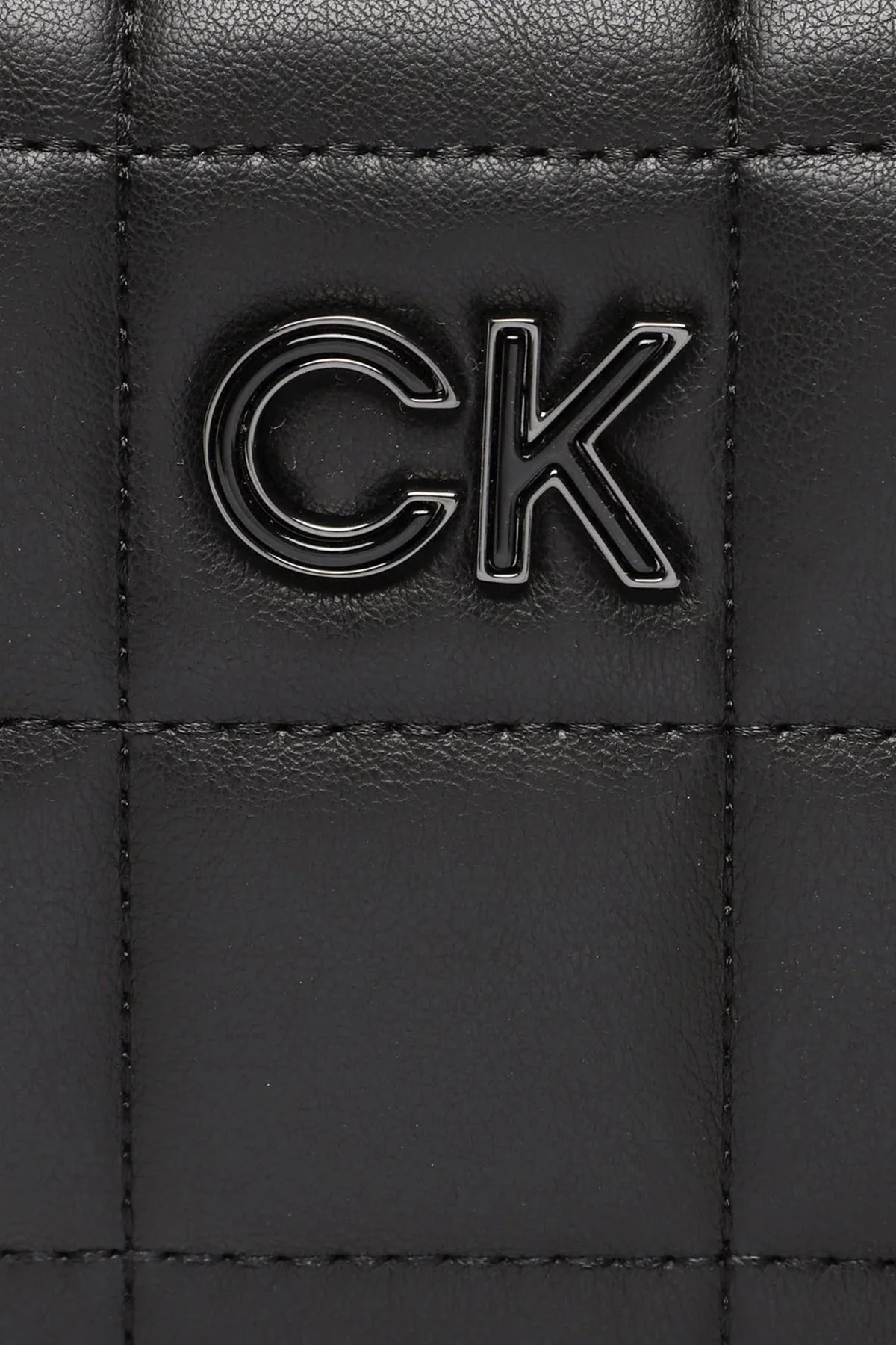 Calvin Klein Fermuarlı Zincir Detaylı Çapraz Askılı K60K610445BAX Bayan Çanta K60K610445 BAX SİYAH - 5