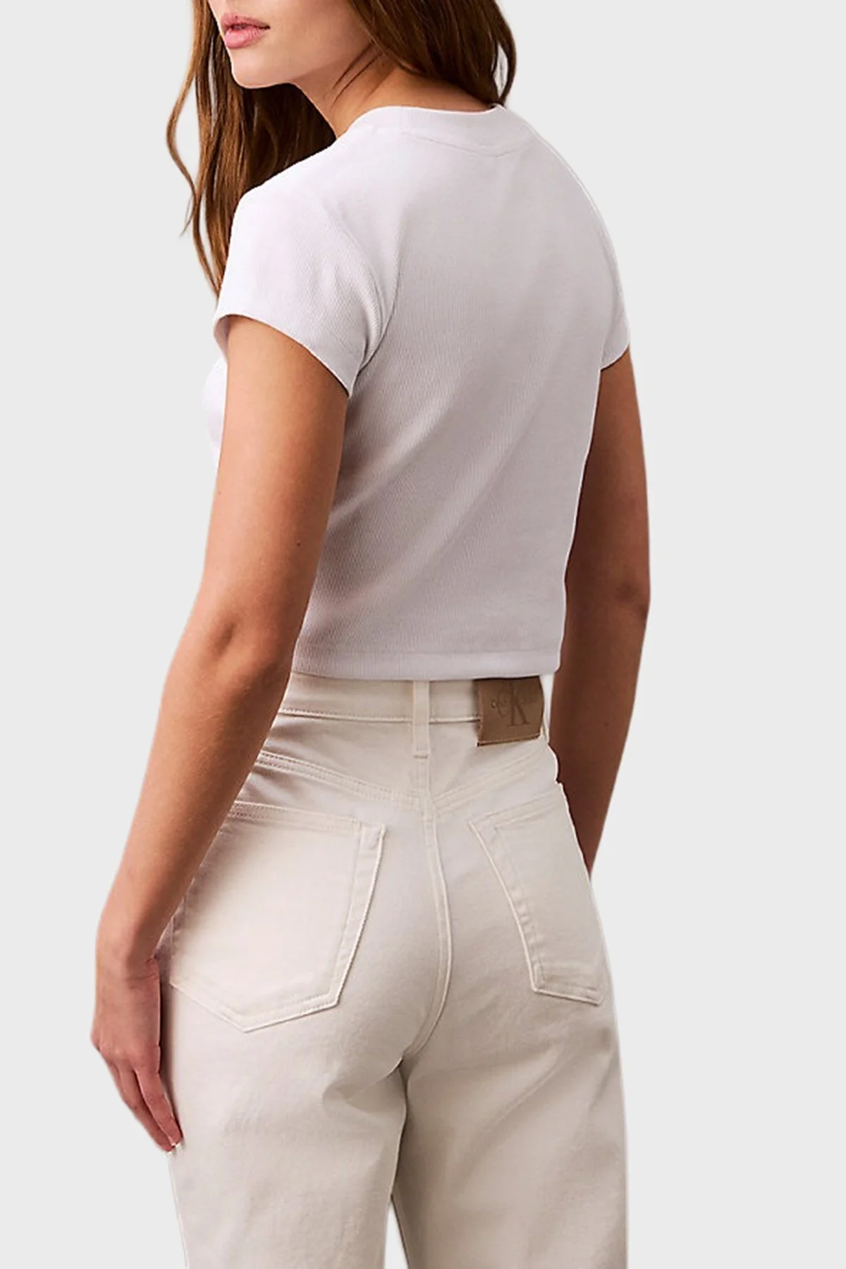 Calvin Klein Fitilli Pamuklu Slim Fit Bisiklet Yaka Crop LV047AB802YAA Bayan T Shirt LV047AB802 YAA BEYAZ - 2