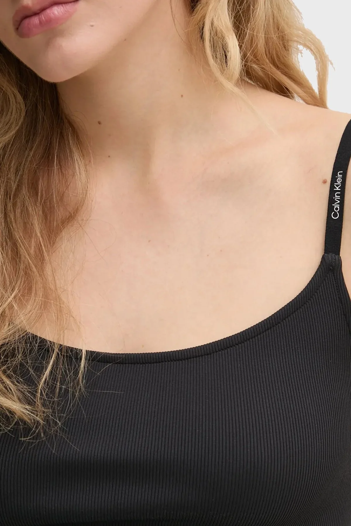 Calvin Klein Fitilli Streç Slim Fit Yuvarlak Yaka J20J225312BEH Bayan Top J20J225312 BEH SİYAH - 10