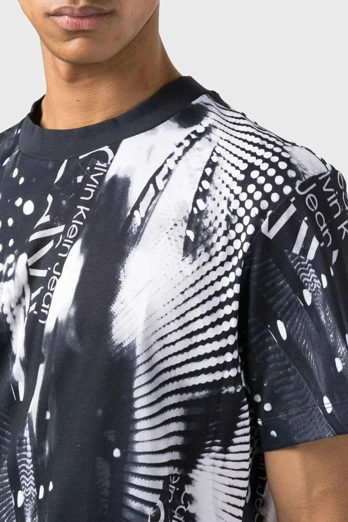 Calvin Klein Grafik Baskılı Bisiklet Yaka Regular Fit % 100 Pamuk Erkek T Shirt J30J322612 0GJ SİYAH - 3