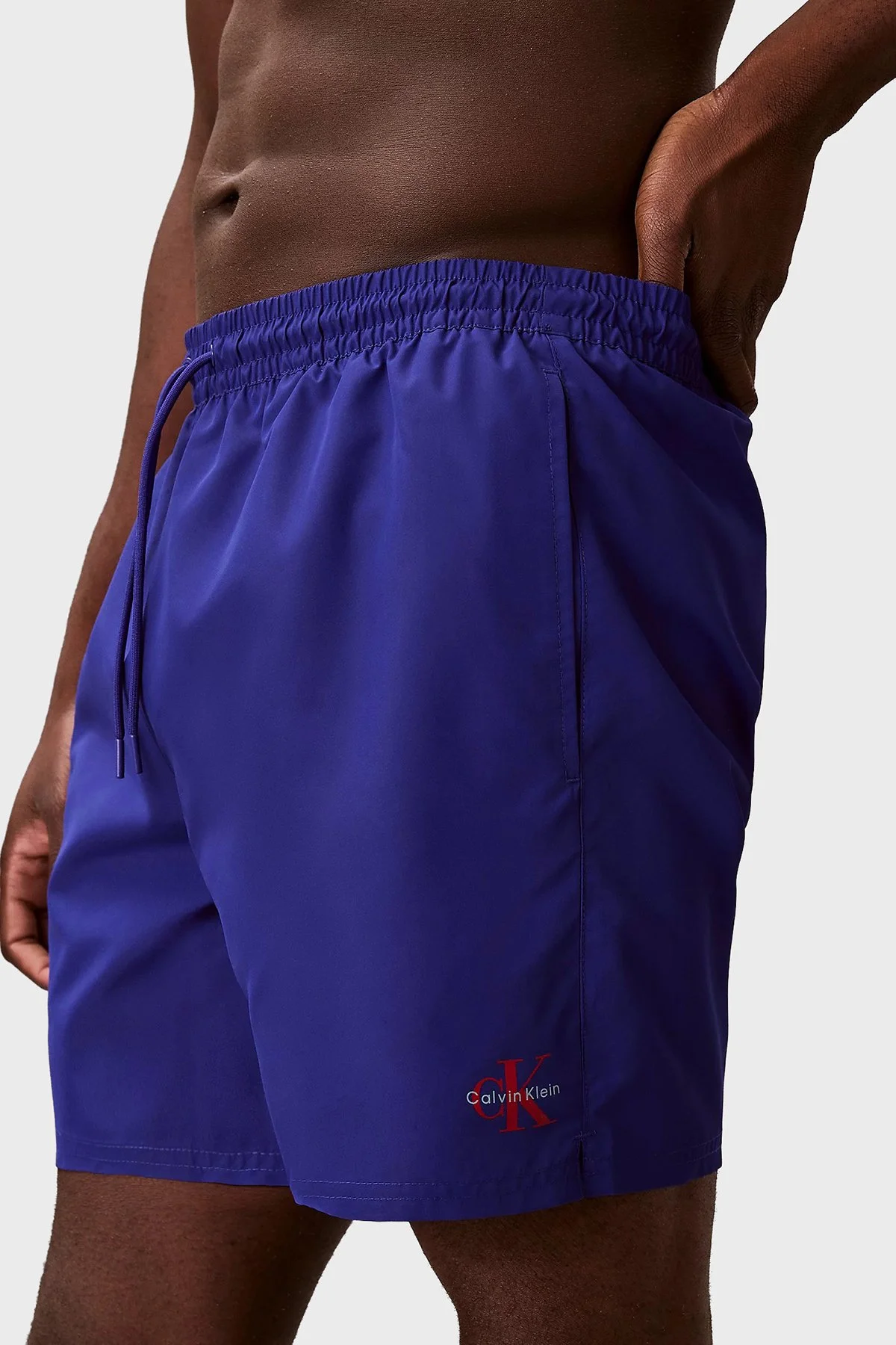 Calvin Klein Graphic Monogram Bağlamalı Cepli LV00N61045C8X Erkek Deniz Şortu LV00N61045 C8X SAKS - 4