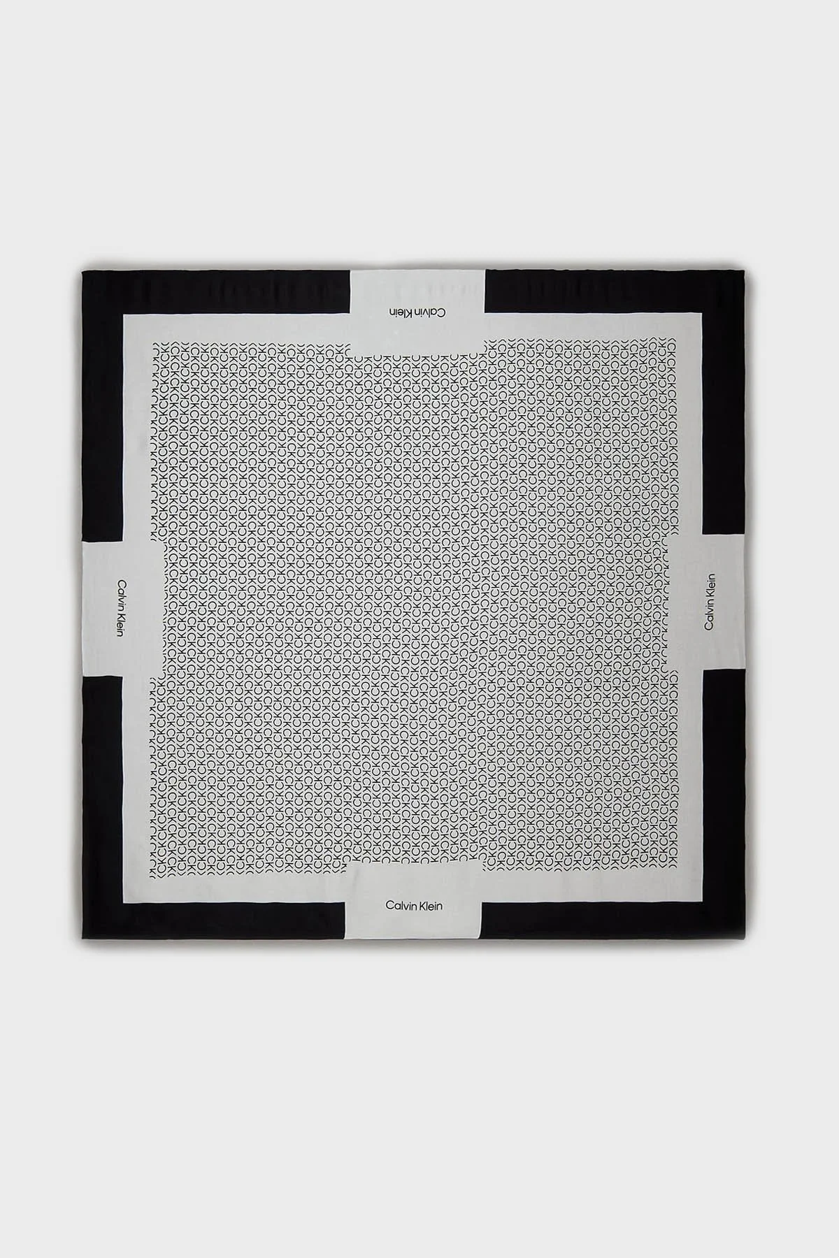 Calvin Klein Jakarlı Logo Baskılı 130 x 130 cm K60K612706BDS Bayan Şal K60K612706 BDS SİYAH-BEYAZ - 4