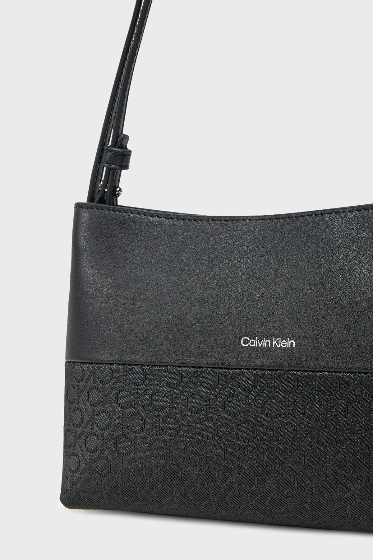 Calvin Klein Jakarlı Logo Baskılı Ayarlanabilir Askılı K60K613170BEH Bayan Çanta K60K613170 BEH SİYAH - 6