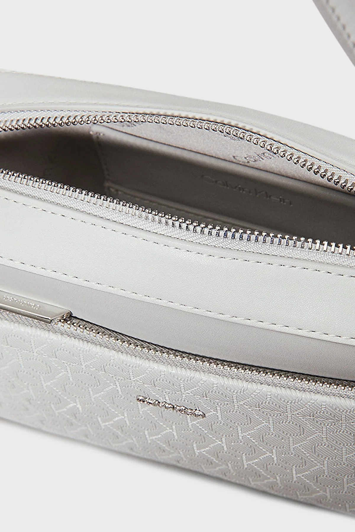 Calvin Klein Jakarlı Logo Baskılı Çıkarılabilir Askılı K60K613021PDE Bayan Çanta K60K613021 PDE GRİ - 11