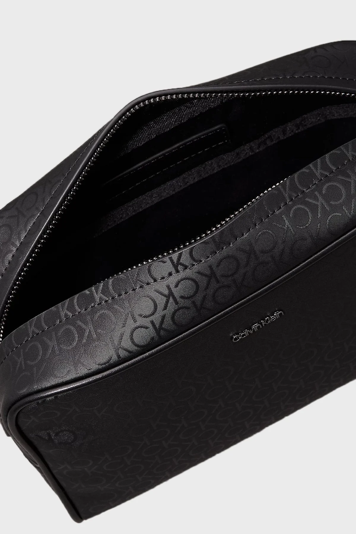 Calvin Klein Jakarlı Logo Baskılı Tutma Saplı K50K5129440GK Erkek Çanta K50K512944 0GK SİYAH - 3