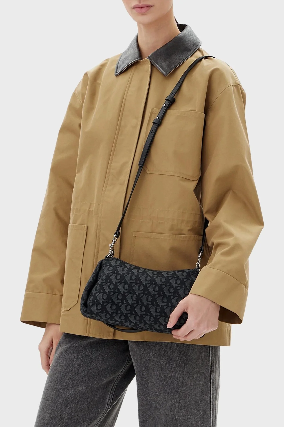 Calvin Klein Jakarlı Logolu Ayarlanabilir Askılı LV04K3142GUB1 Bayan Çanta LV04K3142G UB1 SİYAH - 3