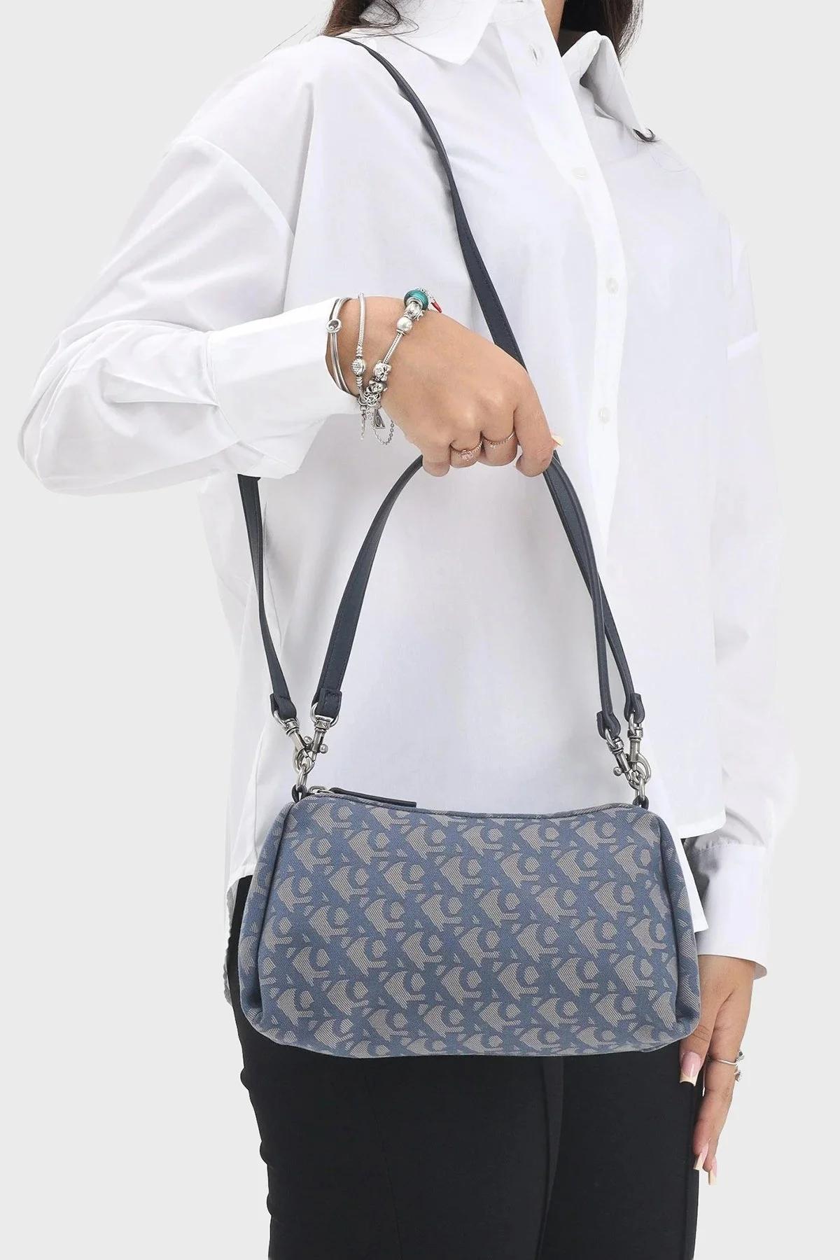Calvin Klein Jakarlı Logolu Ayarlanabilir Askılı LV04K3142GZYX Bayan Çanta LV04K3142G ZYX İNDİGO - 2
