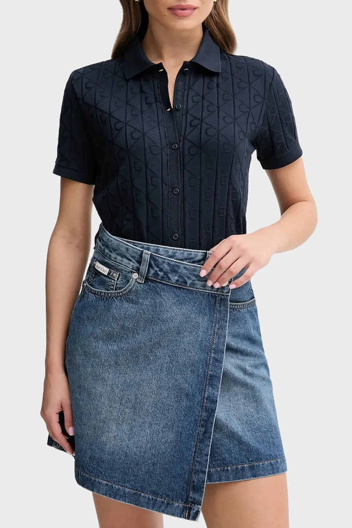 Calvin Klein Jakarlı Logolu Regular Fit Klasik Yaka Kısa Kollu LV044D209GCEF Bayan Gömlek LV044D209G CEF LACİVERT - 1