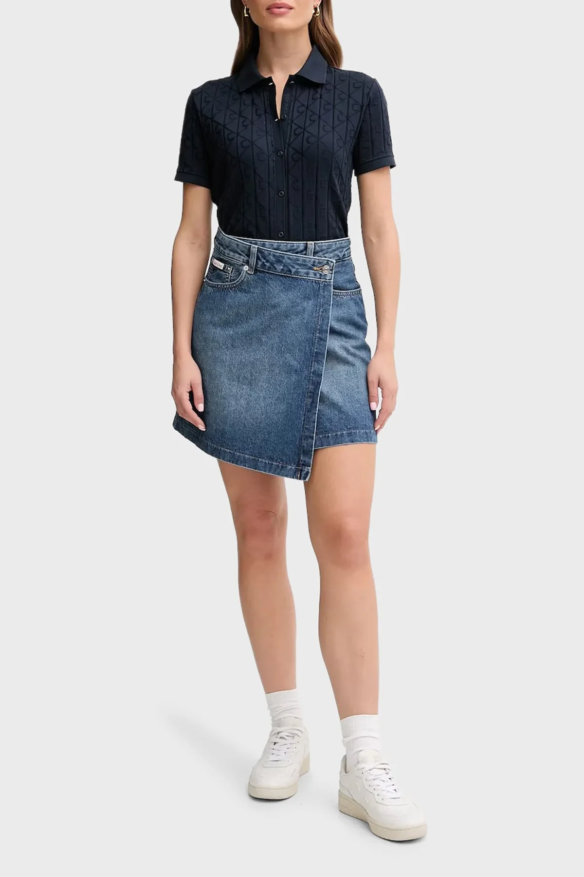 Calvin Klein Jakarlı Logolu Regular Fit Klasik Yaka Kısa Kollu LV044D209GCEF Bayan Gömlek LV044D209G CEF LACİVERT - 2