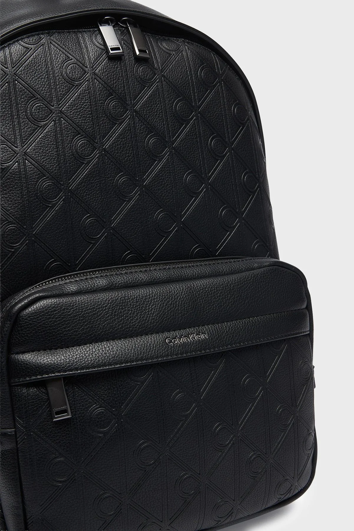Calvin Klein Kabartma Logolu Ayarlanabilir Askılı Erkek Sırt Çantası LV04D3560G UB1 Siyah - 4