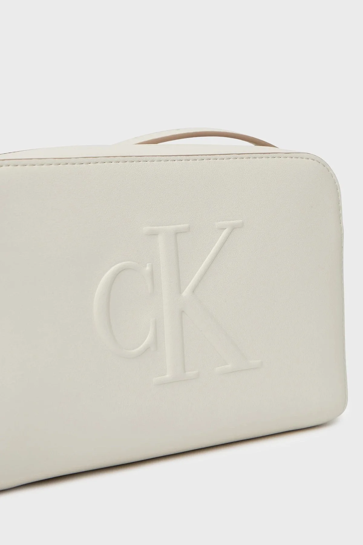 Calvin Klein Kabartma Logolu Ayarlanabilir Askılı LV04K3036GFUP Bayan Çanta LV04K3036G FUP BEYAZ - 3