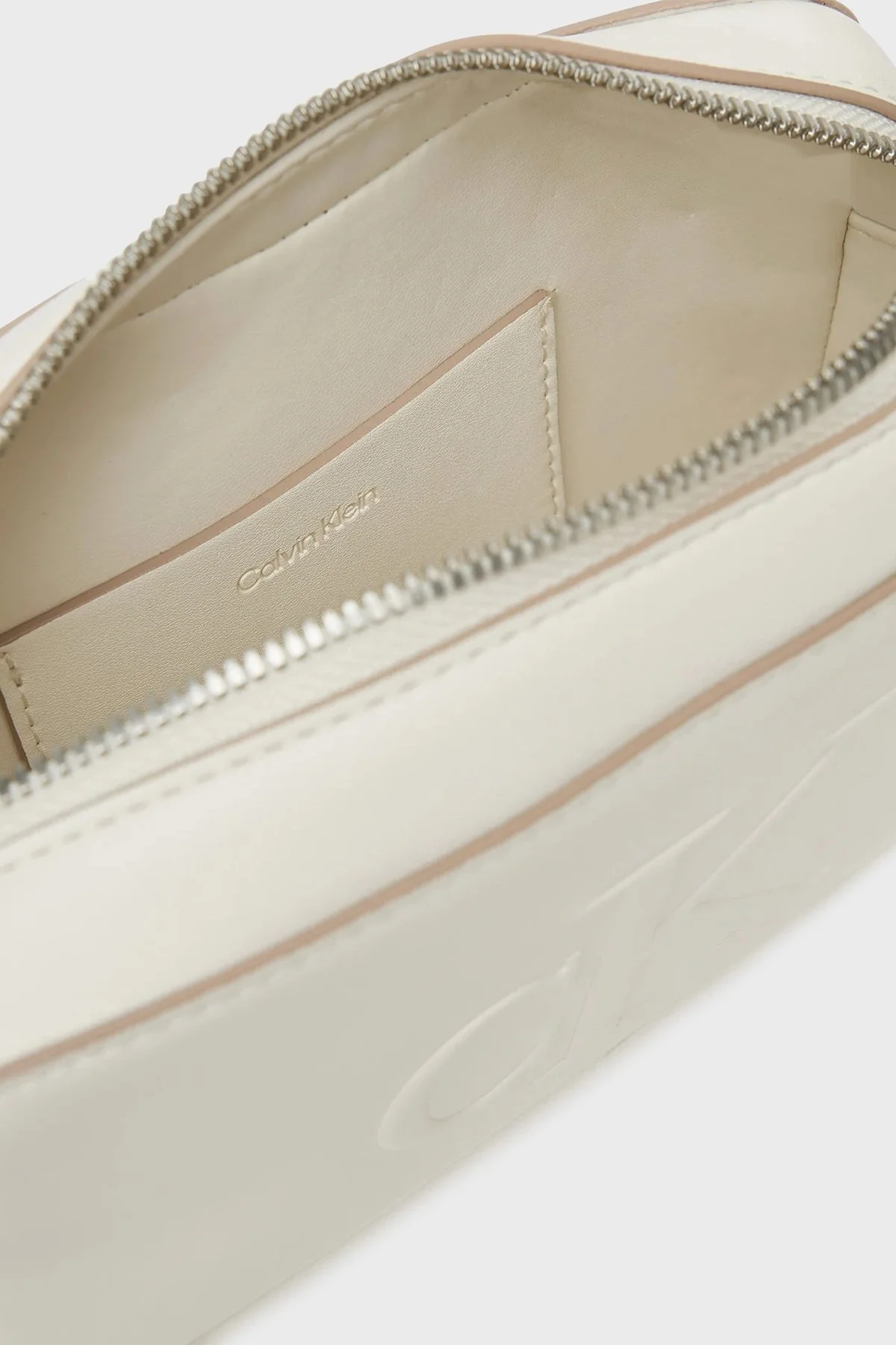 Calvin Klein Kabartma Logolu Ayarlanabilir Askılı LV04K3036GFUP Bayan Çanta LV04K3036G FUP BEYAZ - 5