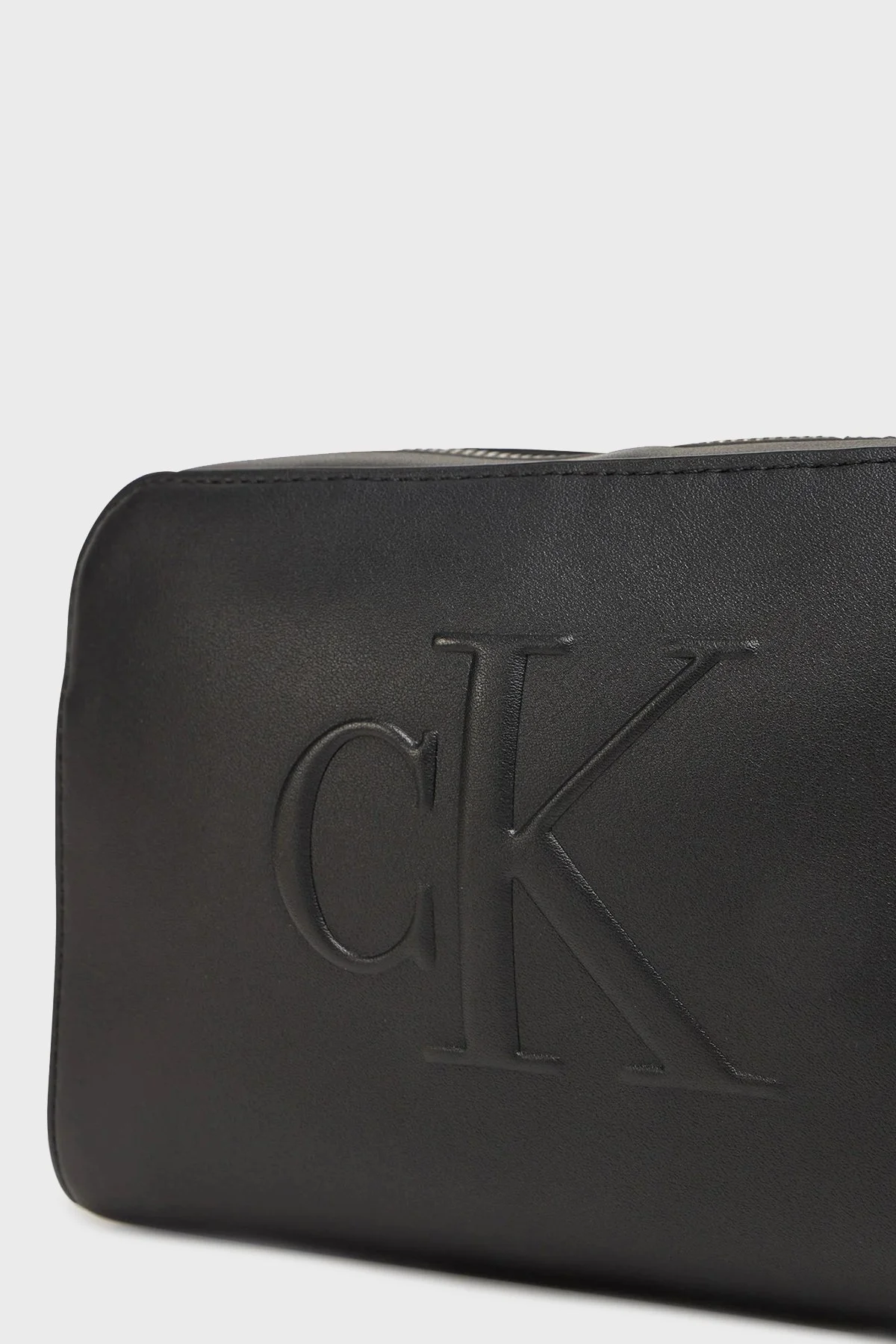 Calvin Klein Kabartma Logolu Ayarlanabilir Askılı LV04K3036GUB1 Bayan Çanta LV04K3036G UB1 SİYAH - 10