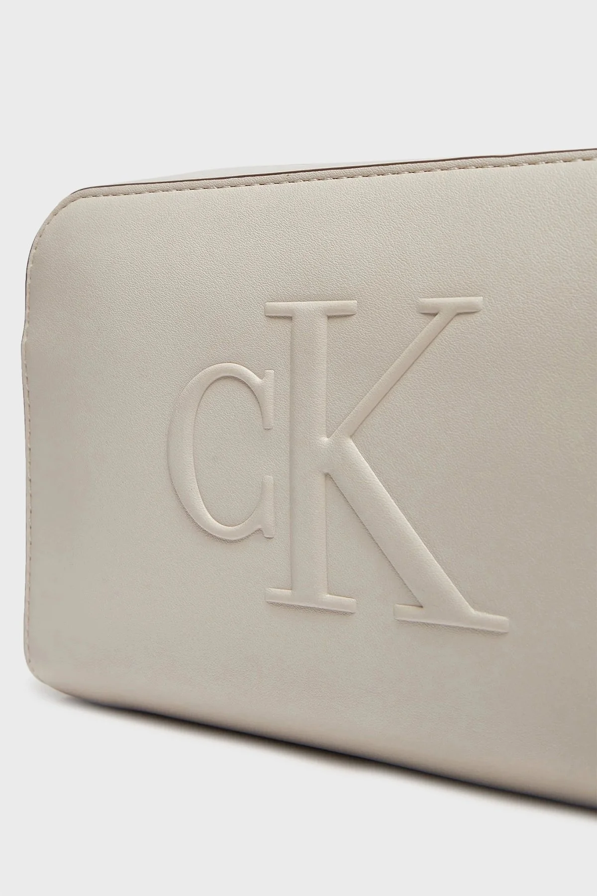 US Calvin Klein Kabartma Logolu Ayarlanabilir Askılı LV04K3036GWGY Bayan Çanta LV04K3036G WGY EKRU - 9