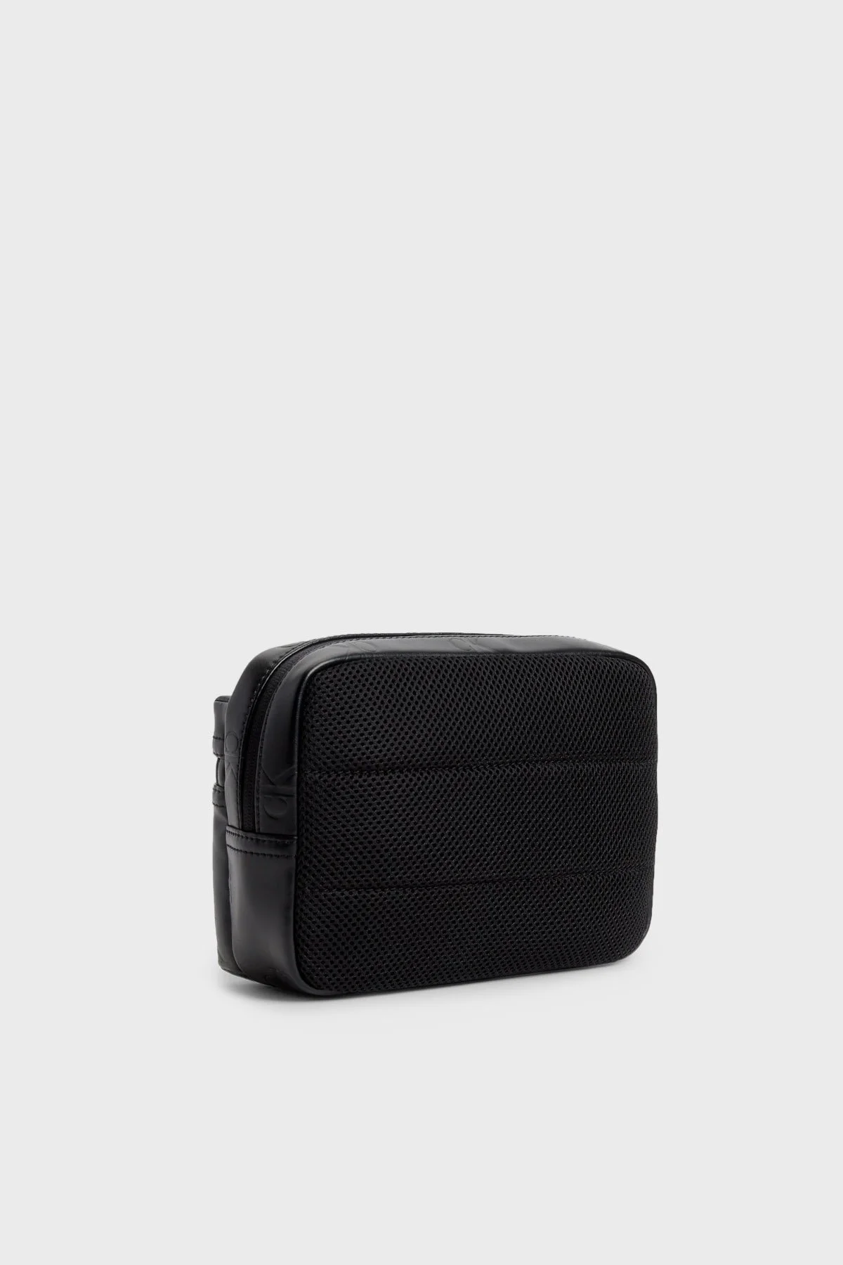 Calvin Klein Kabartma Logolu Bilek Kayışlı K50K5107330GK Erkek Çanta K50K510733 0GK SİYAH - 2