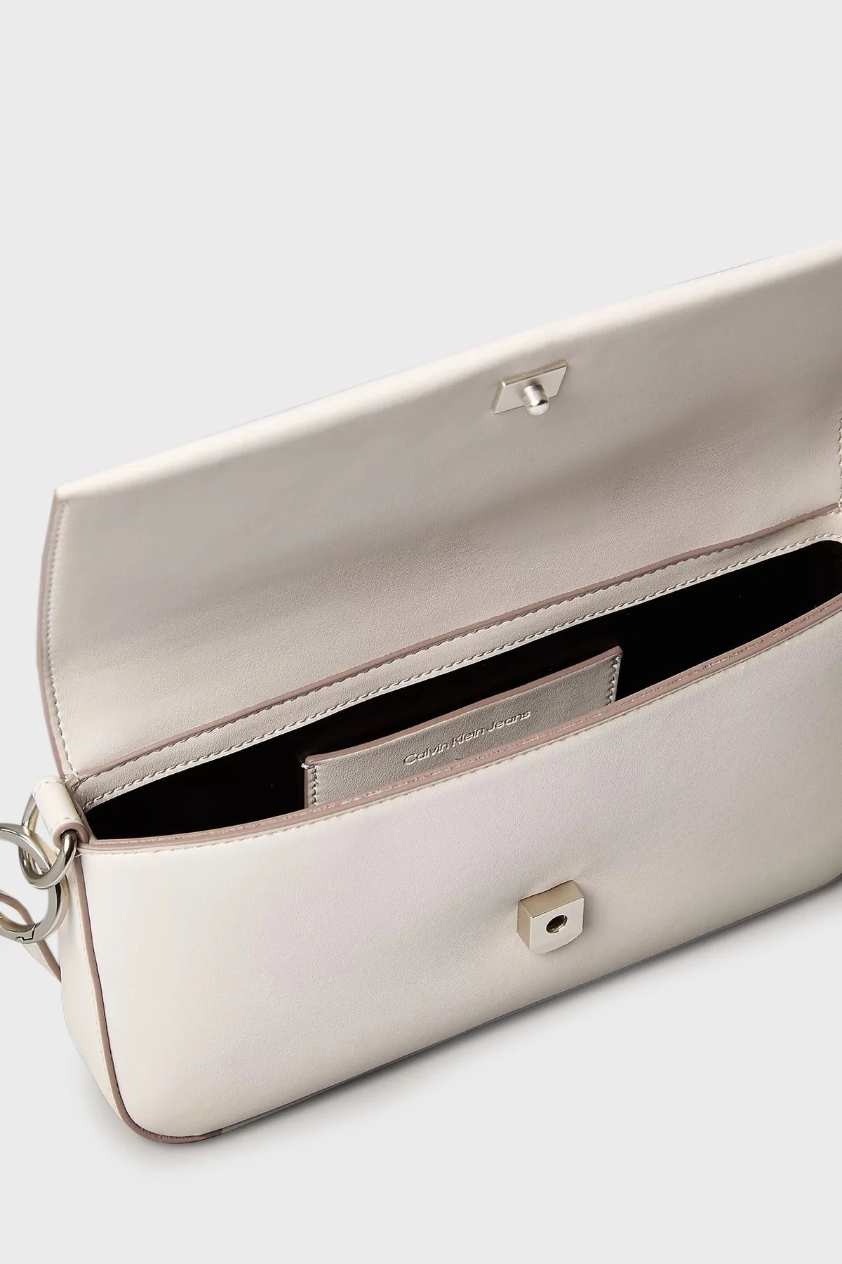 US Calvin Klein Kabartma Logolu Omuz Askılı LV04K3148GWGY Bayan Çanta LV04K3148G WGY EKRU - 8