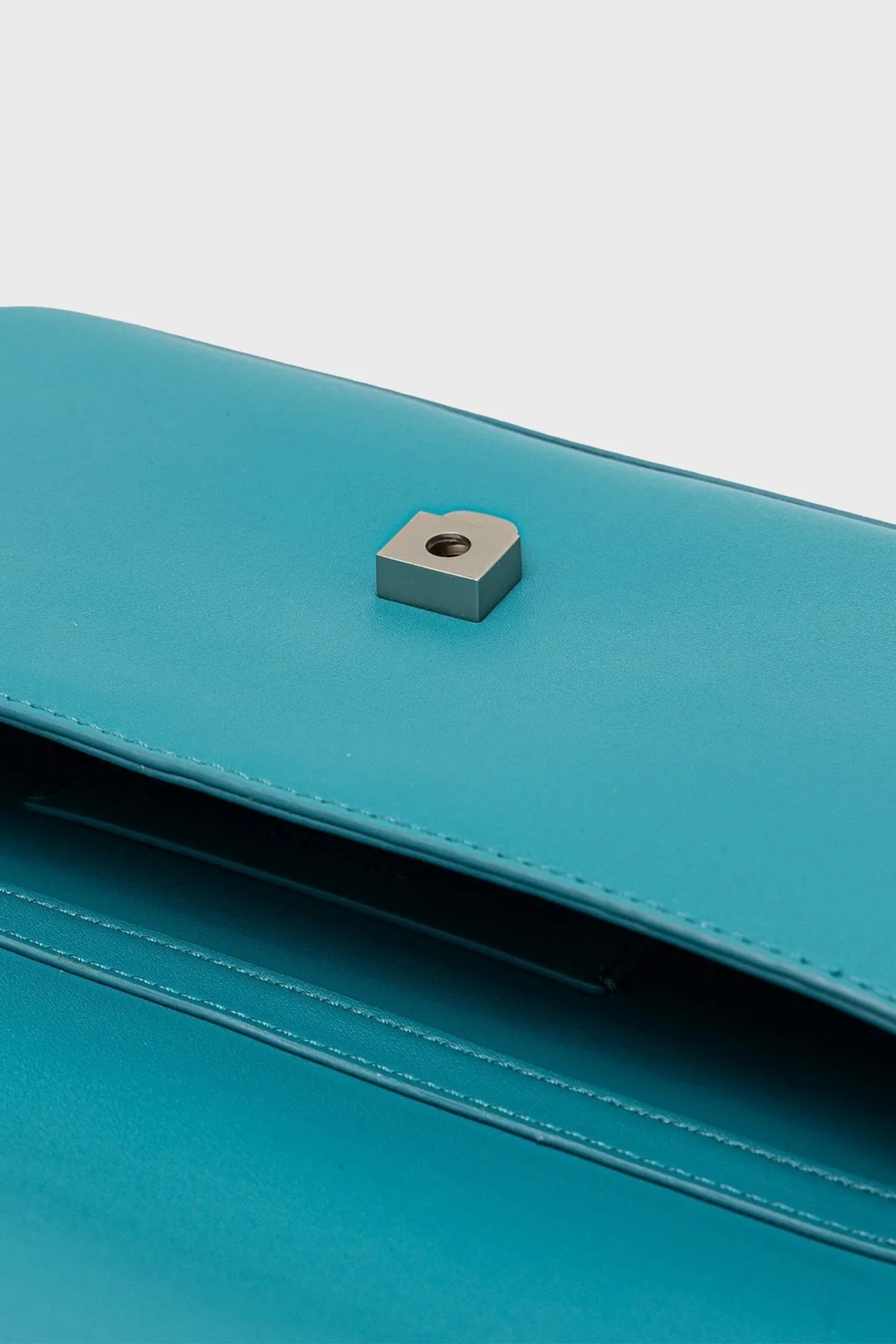 Calvin Klein Kabartma Logolu Omuz Askılı LV04K3148GXT6 Bayan Çanta LV04K3148G XT6 TURKUAZ - 5